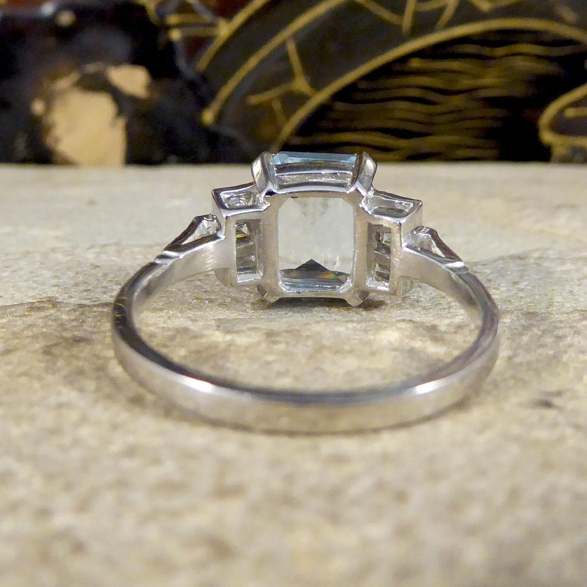 Art Deco Style 2.00ct Aquamarine and Diamond Geometric Ring in Platinum In Good Condition In Yorkshire, West Yorkshire