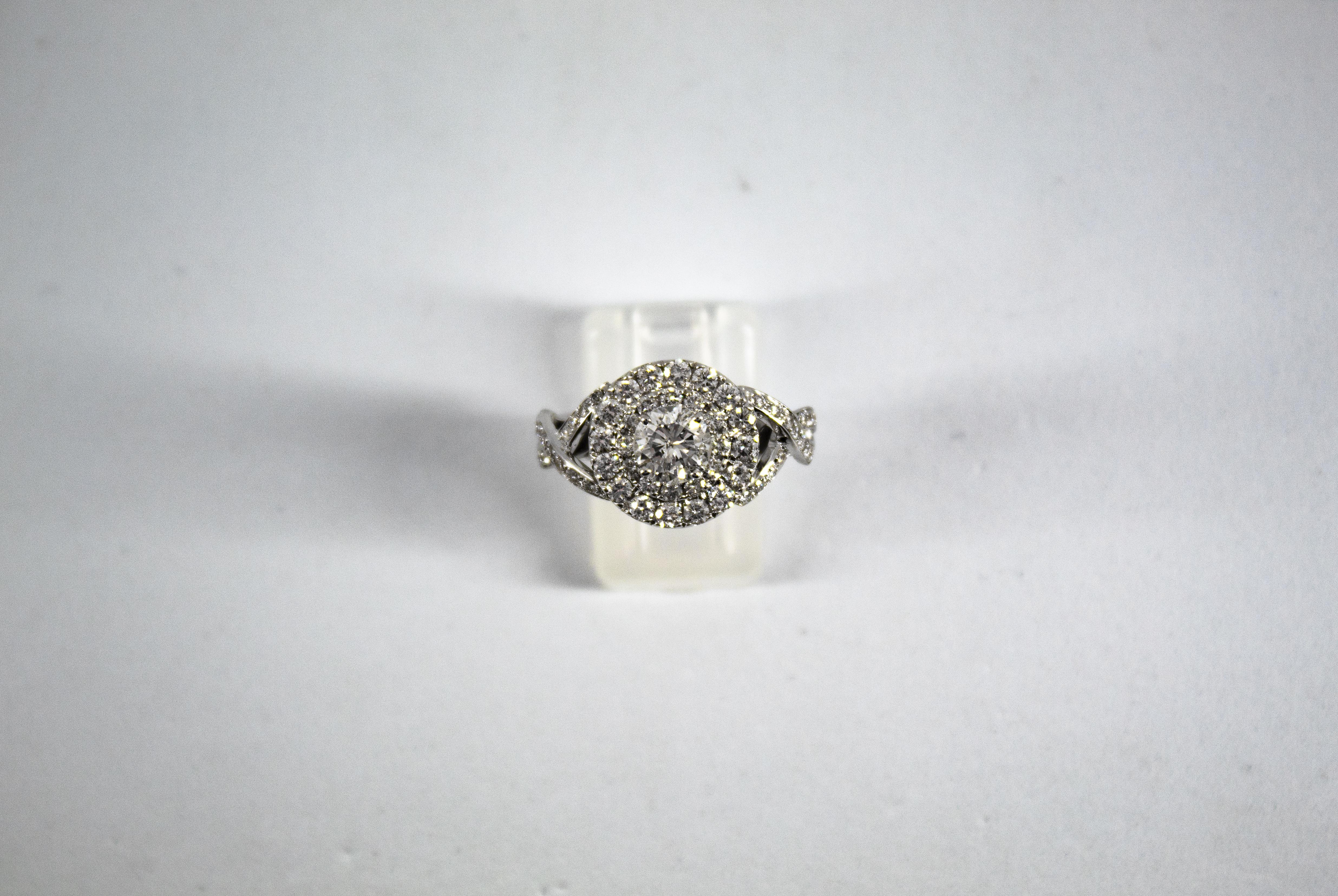 Bague de fiançailles en or blanc, style Art déco, 2,01 carats de diamant blanc taillé en brillant en vente 5