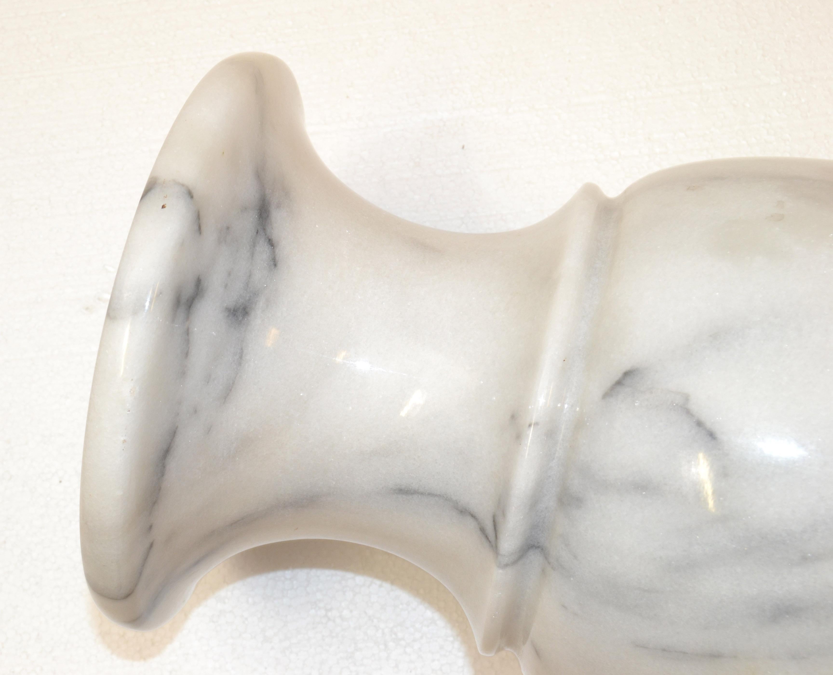 Urnengefäß aus handgeschnitztem Carrara-Marmor im Art déco-Stil des 20. Jahrhunderts, Italien im Angebot 10