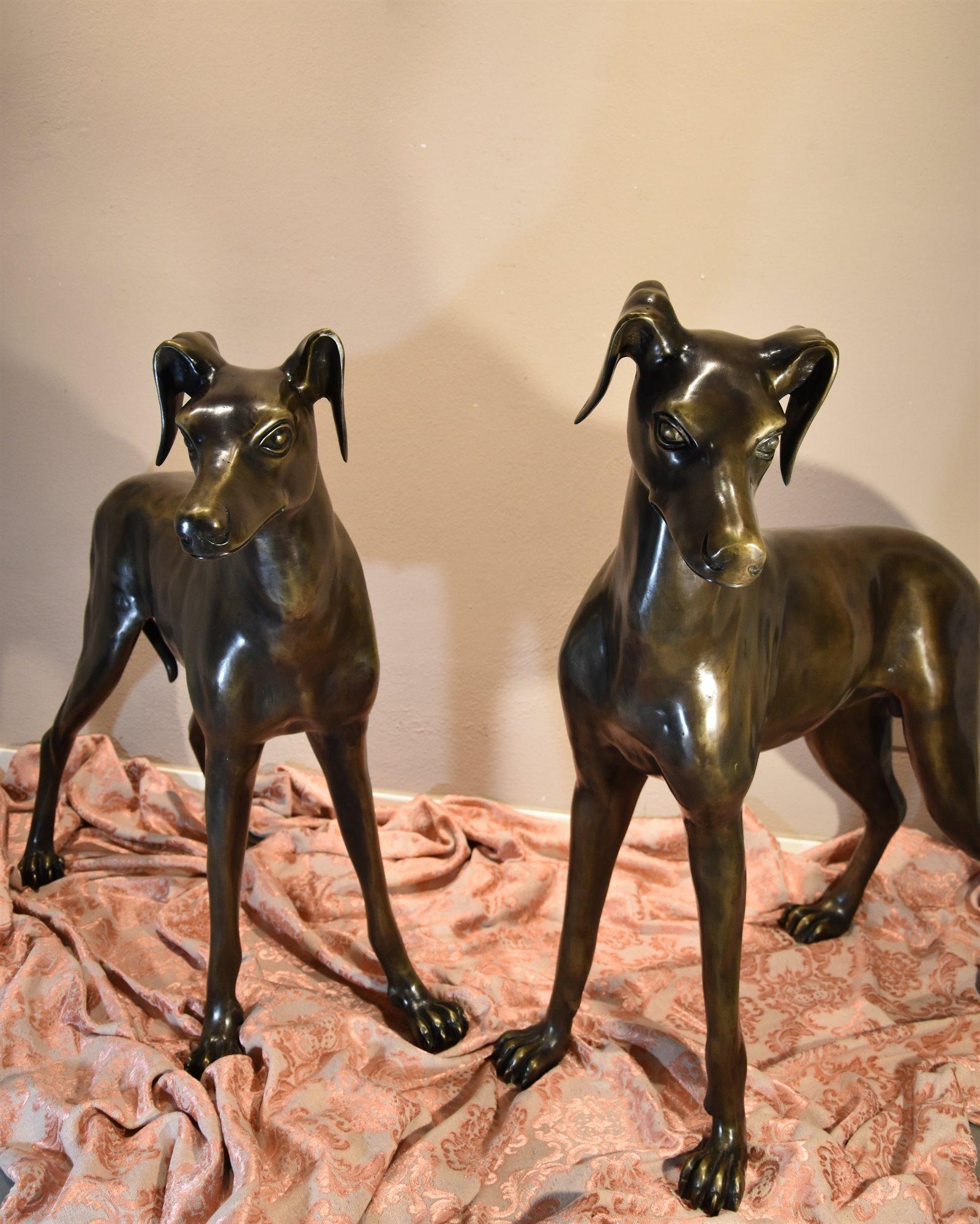 Paire de lévriers en bronze Art Déco France 20ème siècle en vente 3