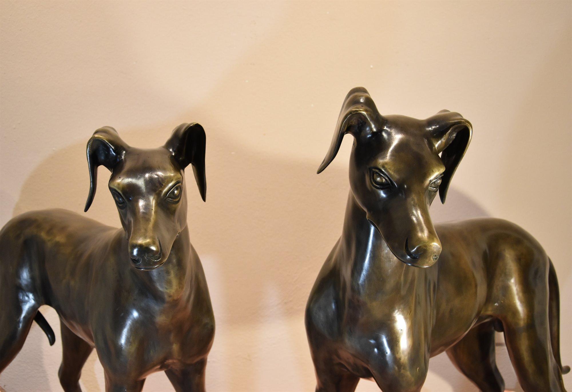 Paire de lévriers en bronze Art Déco France 20ème siècle en vente 4