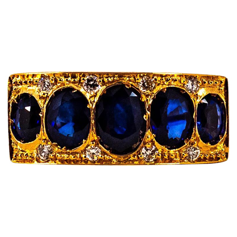 Bague en or jaune de style Art déco avec diamant blanc de 2.10 carats et saphir bleu de taille ovale en vente