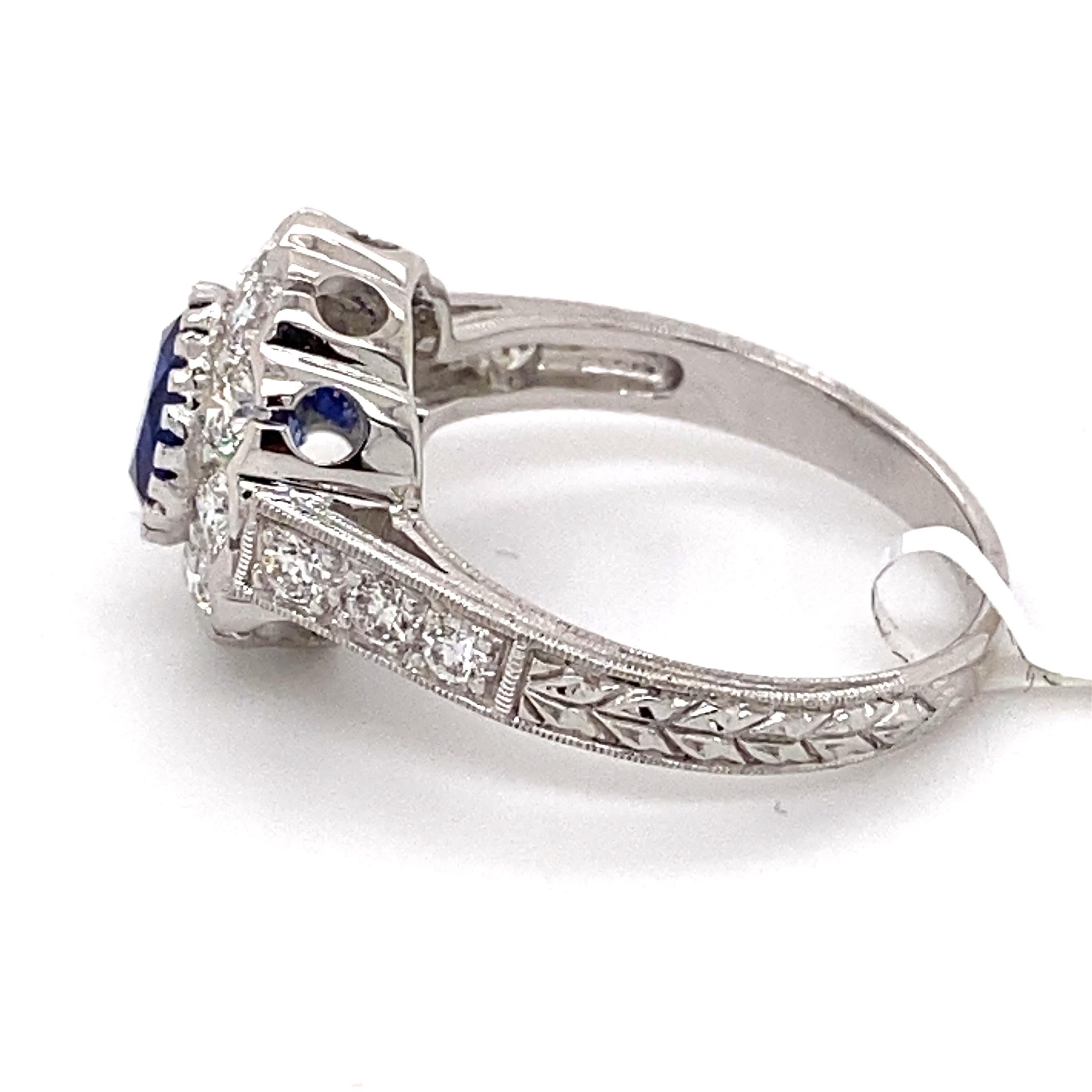Art Deco Stil 2,13 Karat Ceylon Saphir & Diamant Ring 18 Karat Weißgold (Rundschliff) im Angebot