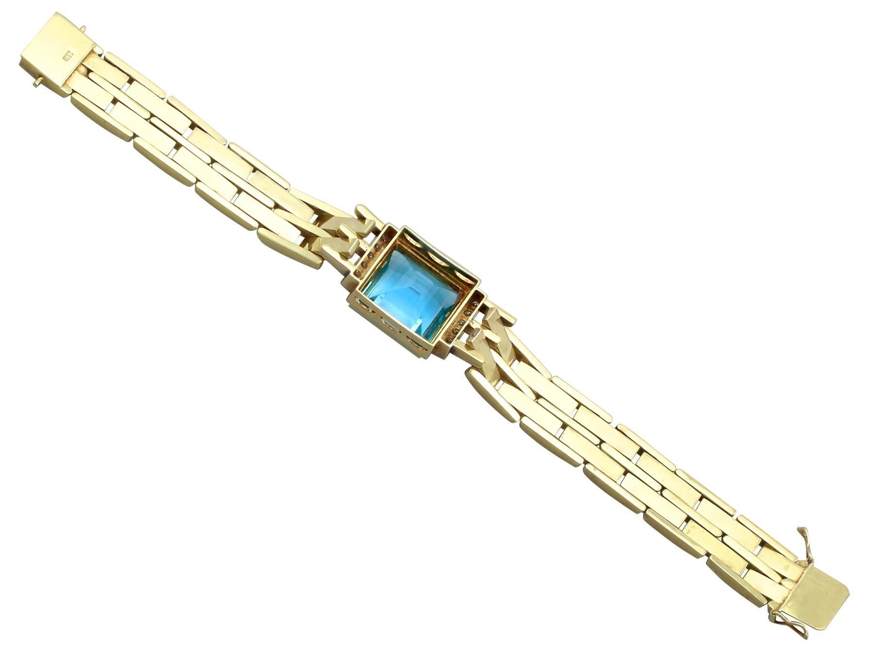 Women's or Men's 1960s Art Deco Style 21.68 Carat Aquamarine and Diamond Yellow Gold Bracelet For Sale