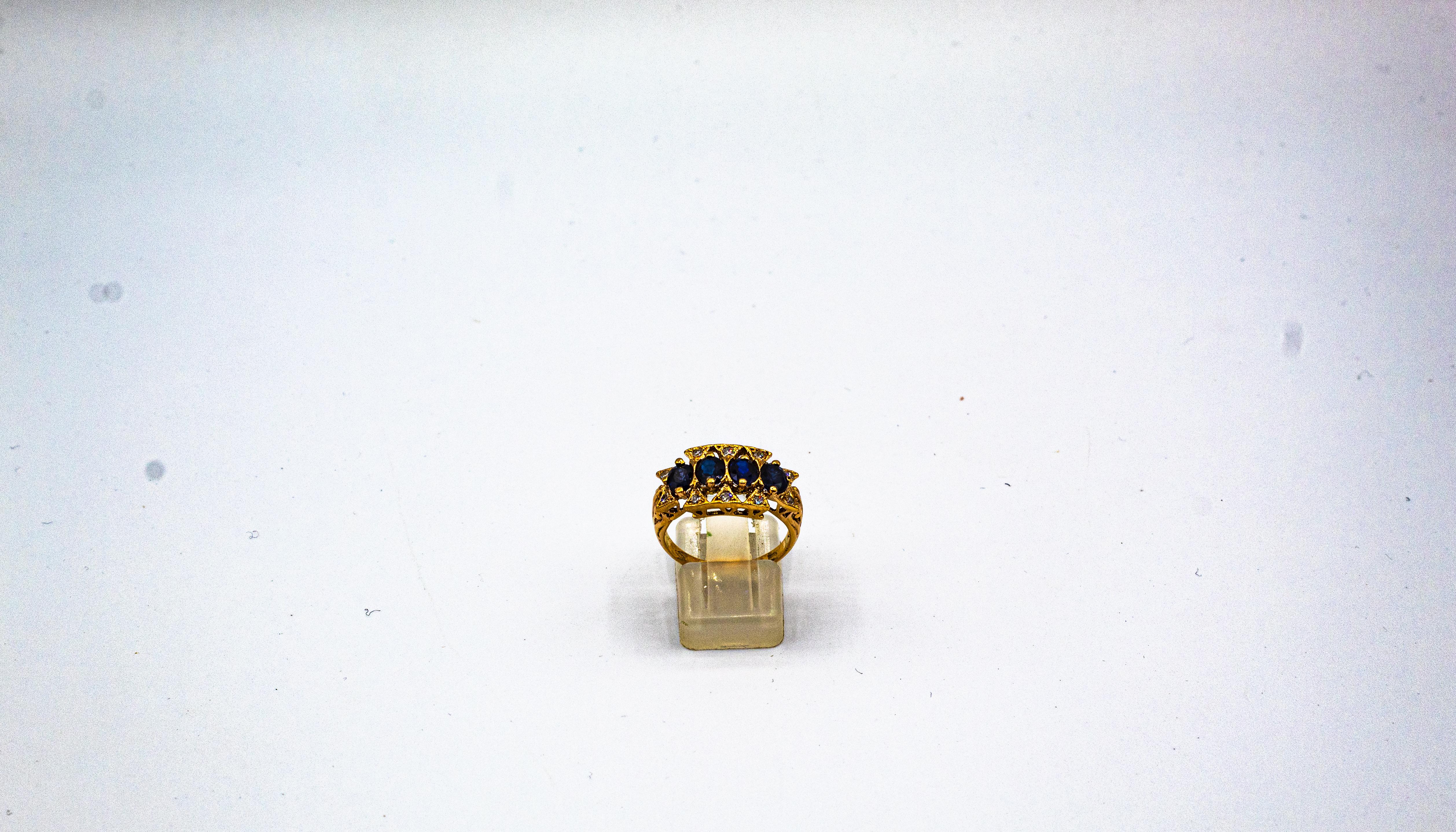 Taille brillant Bague en or jaune de style Art déco avec diamant blanc de 2.20 carats et saphir bleu de taille ovale en vente