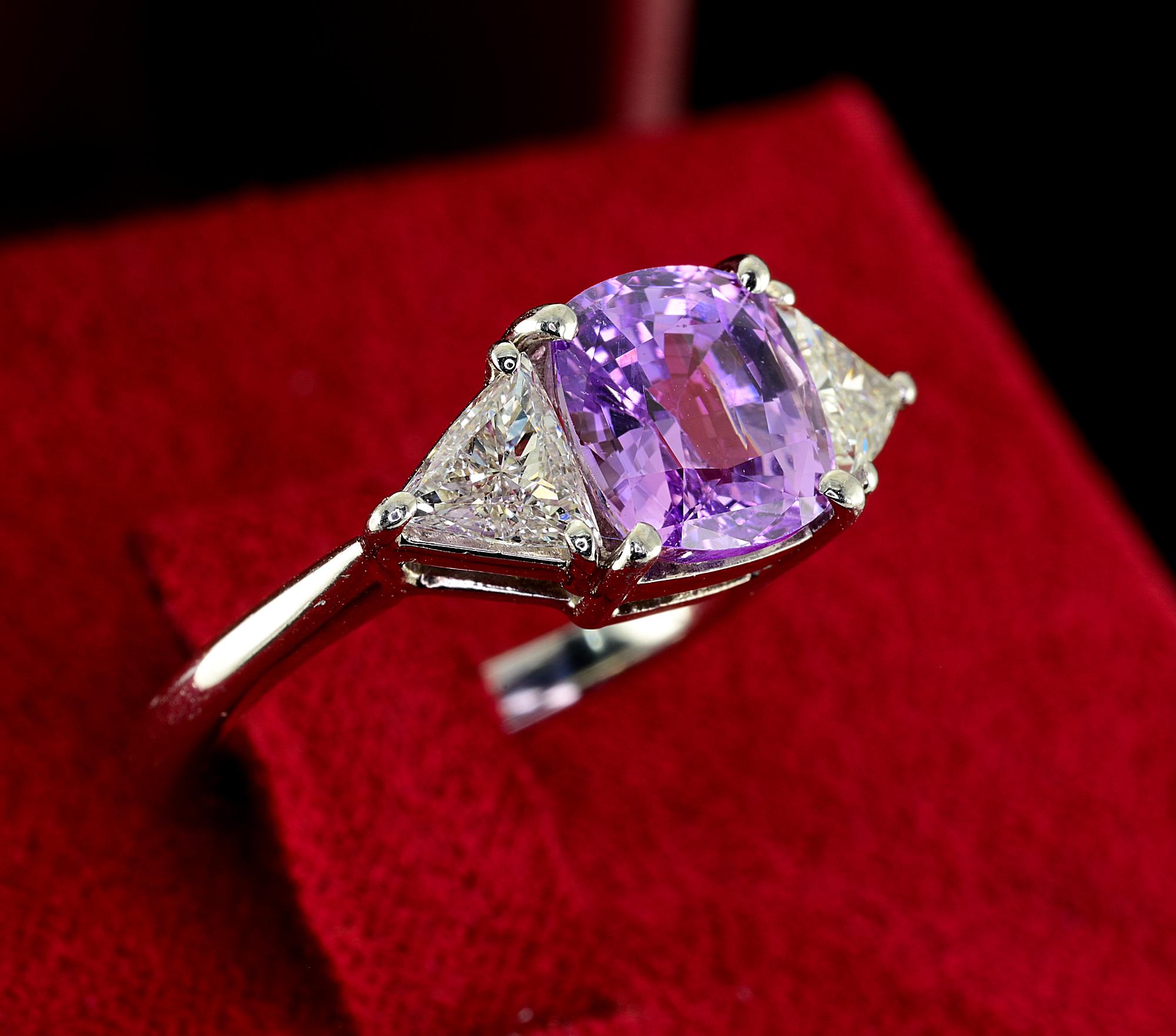 Art Deco Style 2.30 Ct Ceylon No Heat Liliac Sapphire Diamond Platinum Ring In Good Condition For Sale In Napoli, IT