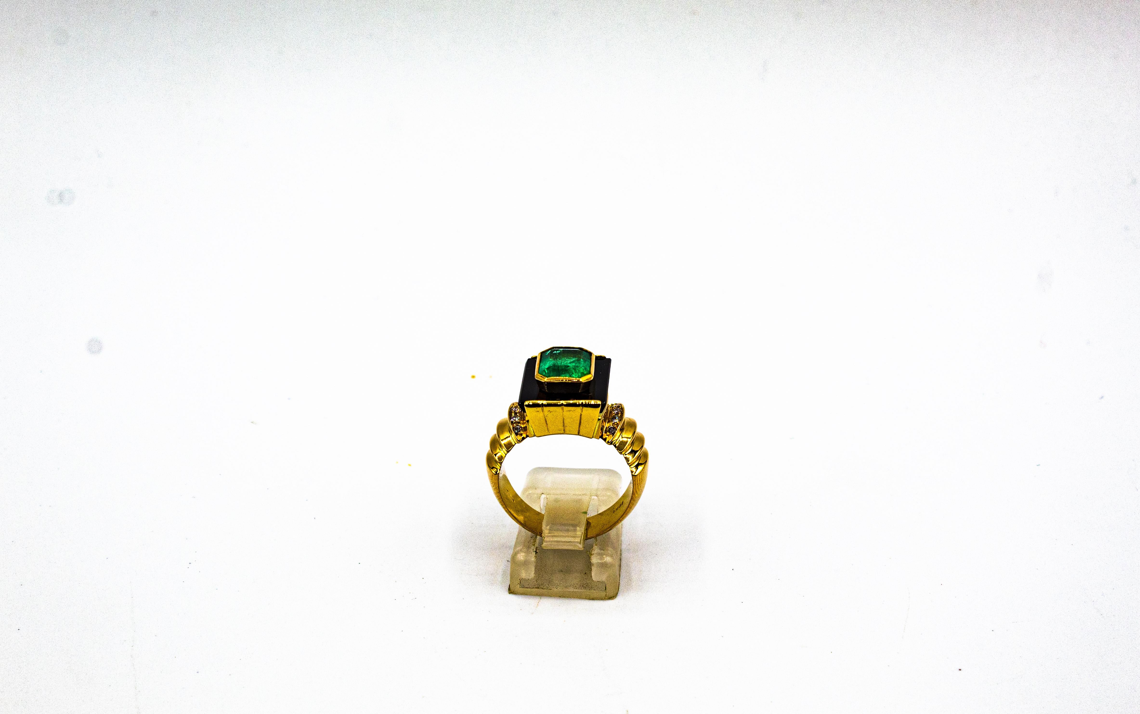 Women's or Men's Art Deco Style 2.34 Carat White Diamond Emerald Onyx Yellow Gold Cocktail Ring For Sale