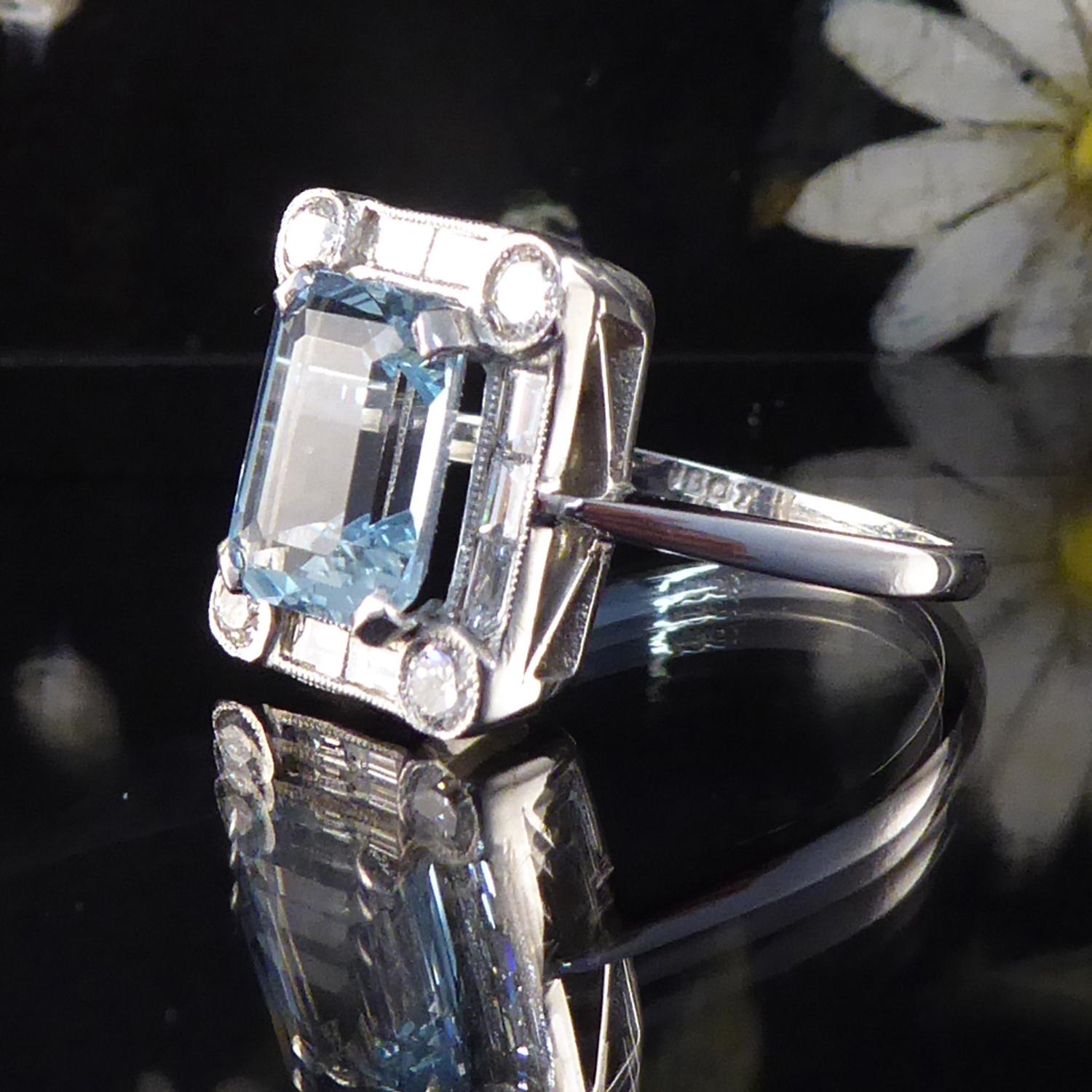 Women's or Men's Art Deco Style 2.50 Carat Aquamarine and Diamond Ring
