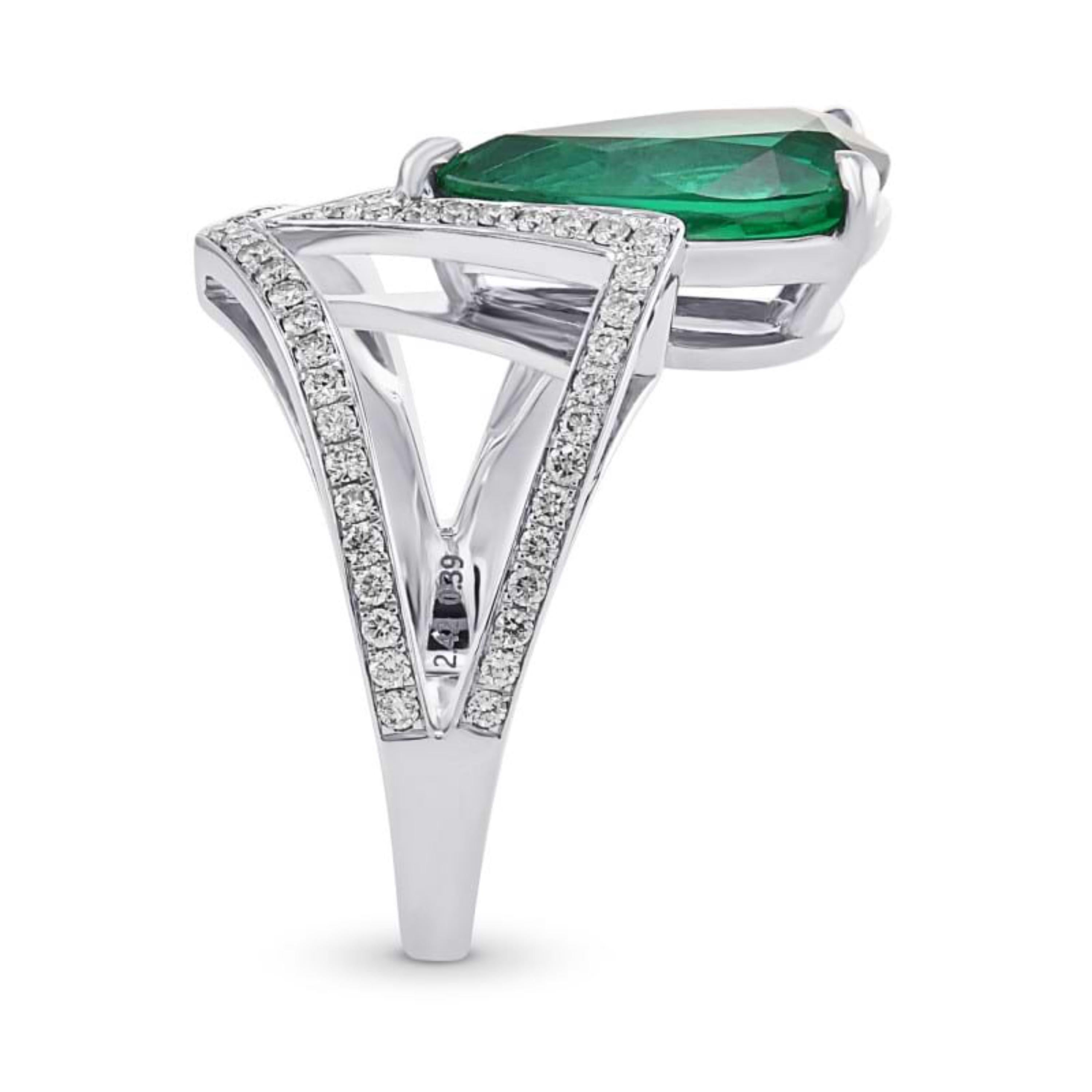 Women's Art Deco Style 2.55 Carat Pear Cut Natural Emerald Diamond Cocktail Ring Band For Sale