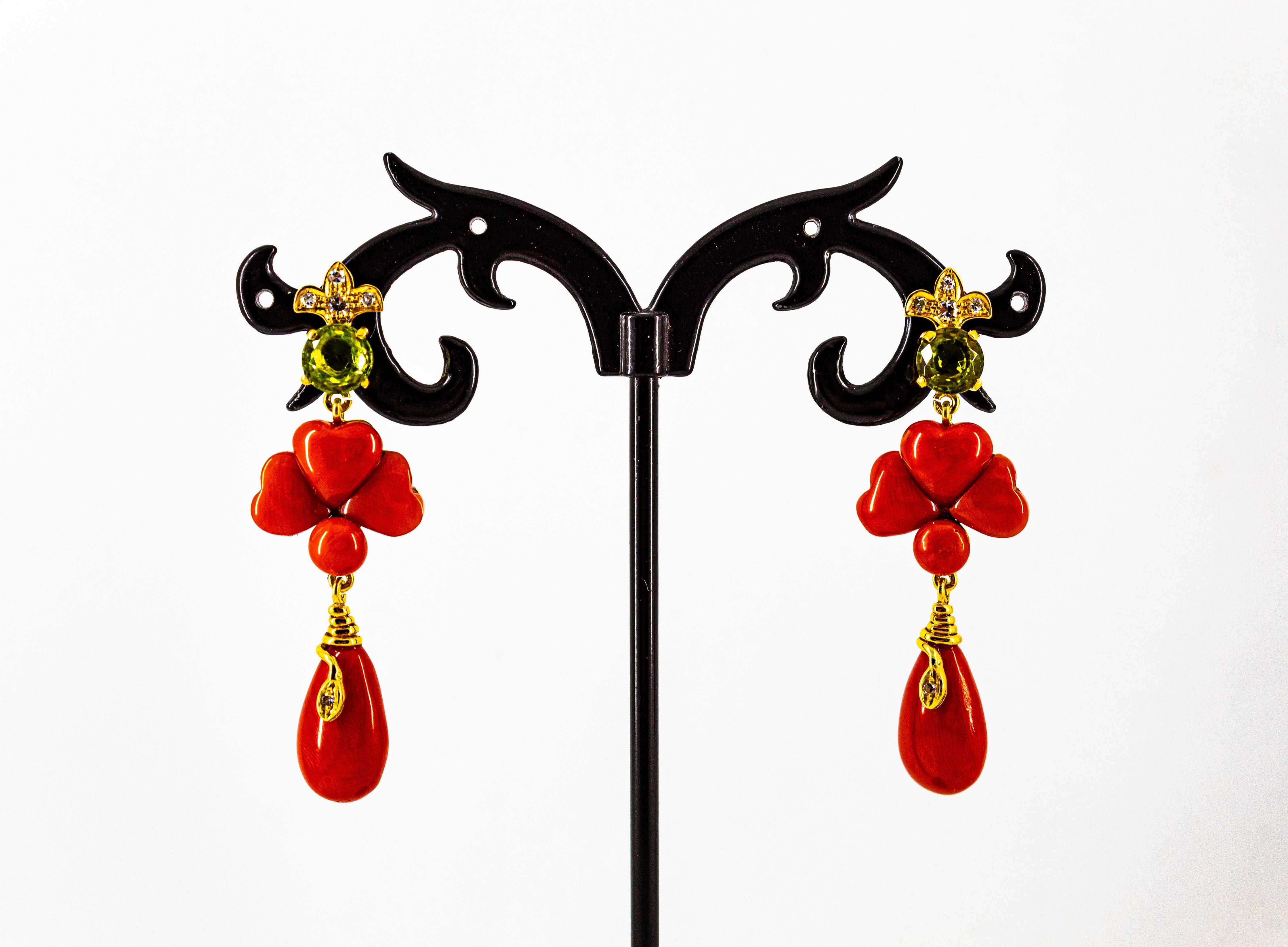 Art Deco Style 2.56 Carat White Diamond Peridot Red Coral Yellow Gold Earrings In New Condition For Sale In Naples, IT