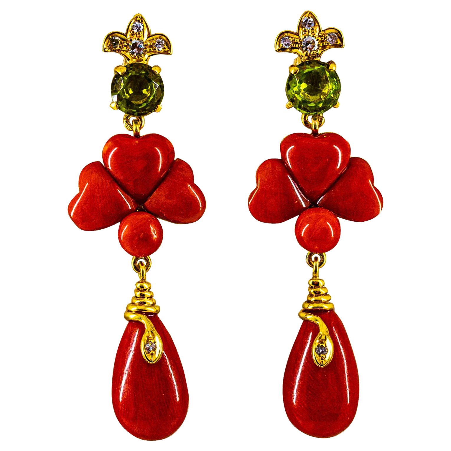 Ohrringe im Art-Déco-Stil 2,56 Karat Weißer Diamant Peridot Rote Koralle Gelbgold