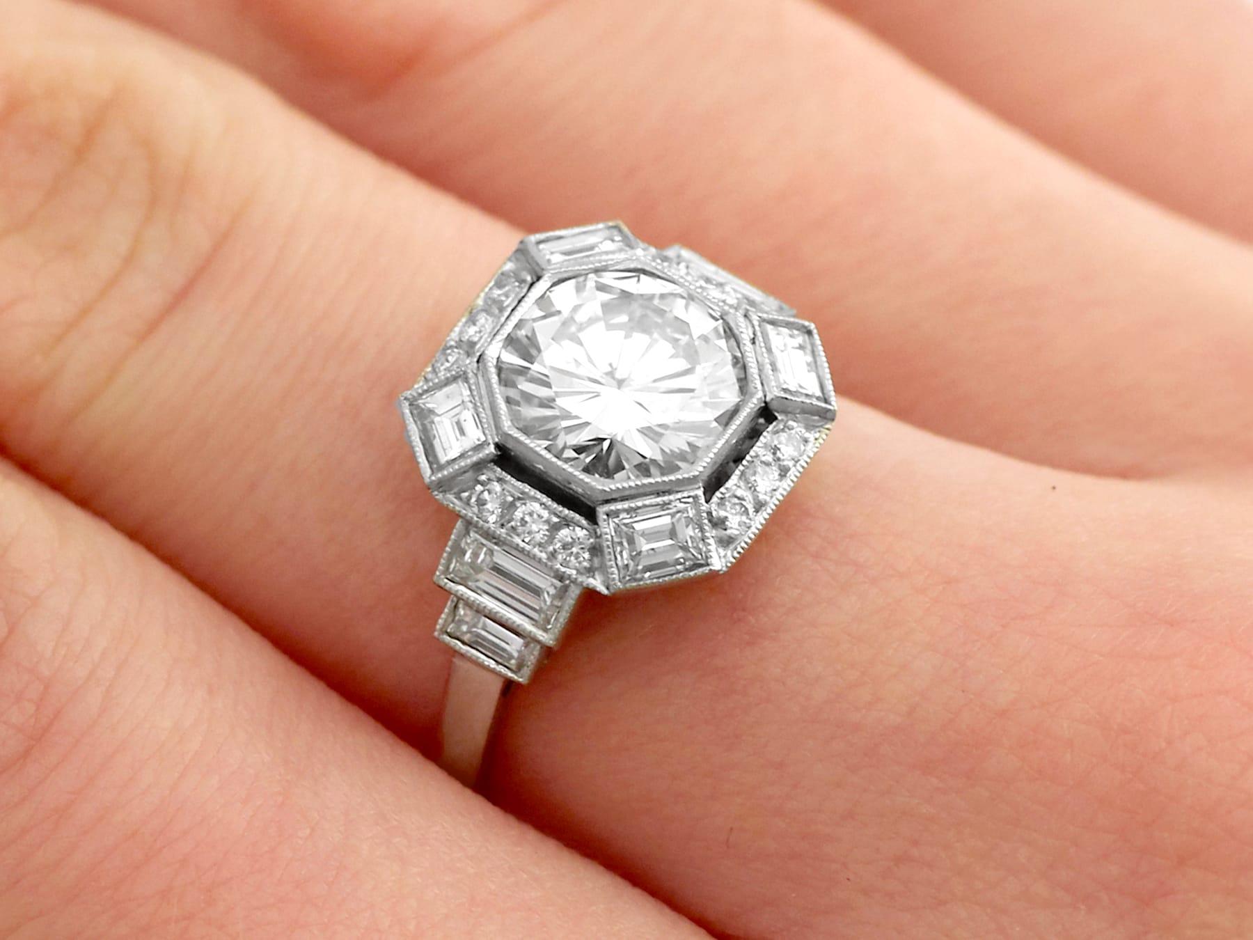 Bague de fiançailles de style Art déco en platine et diamant de 2,58 carats en vente 2