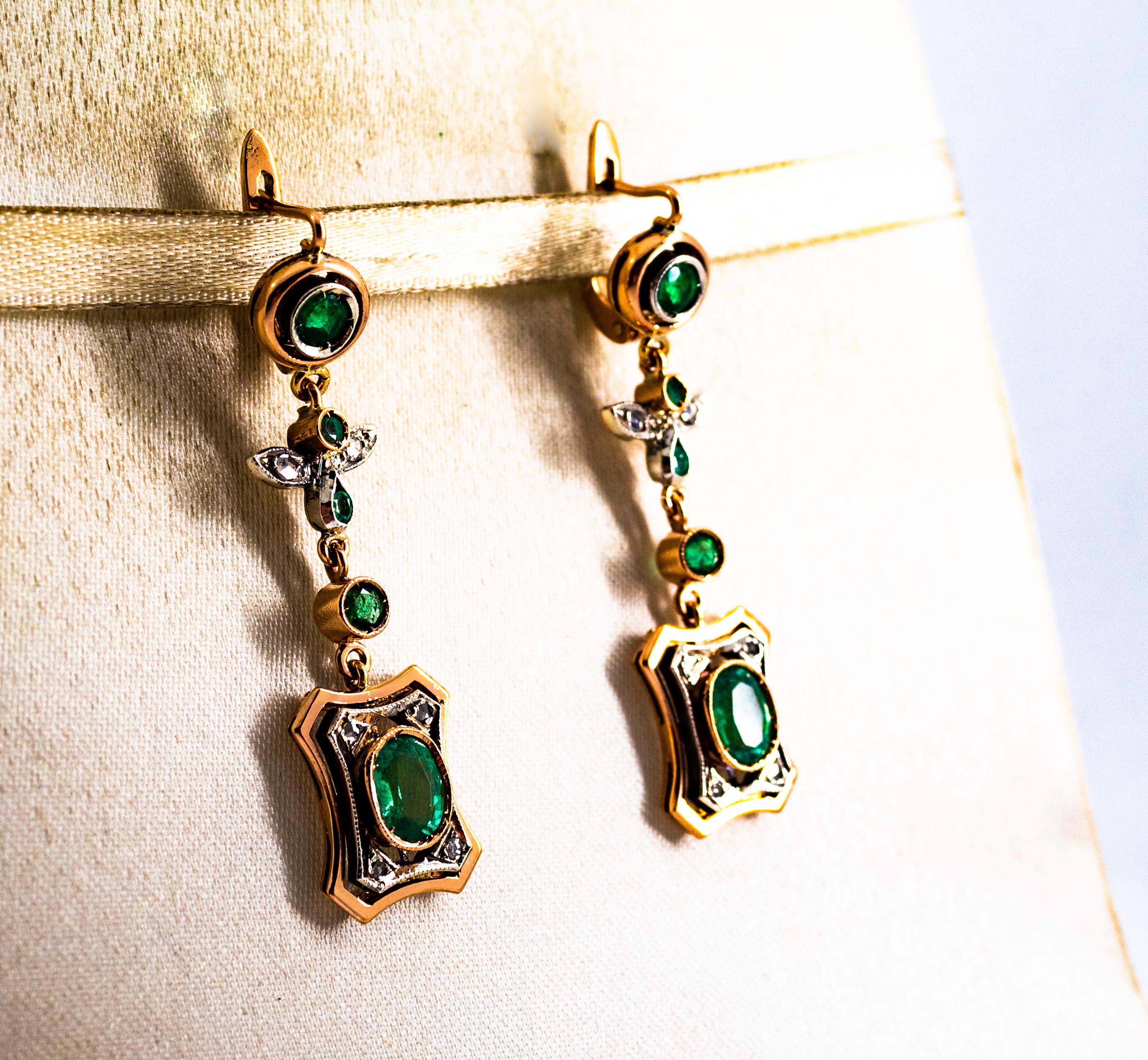 Boucles d'oreilles en or jaune de style Art déco avec diamants blancs taille rose de 2,60 carats et émeraudes en vente 1