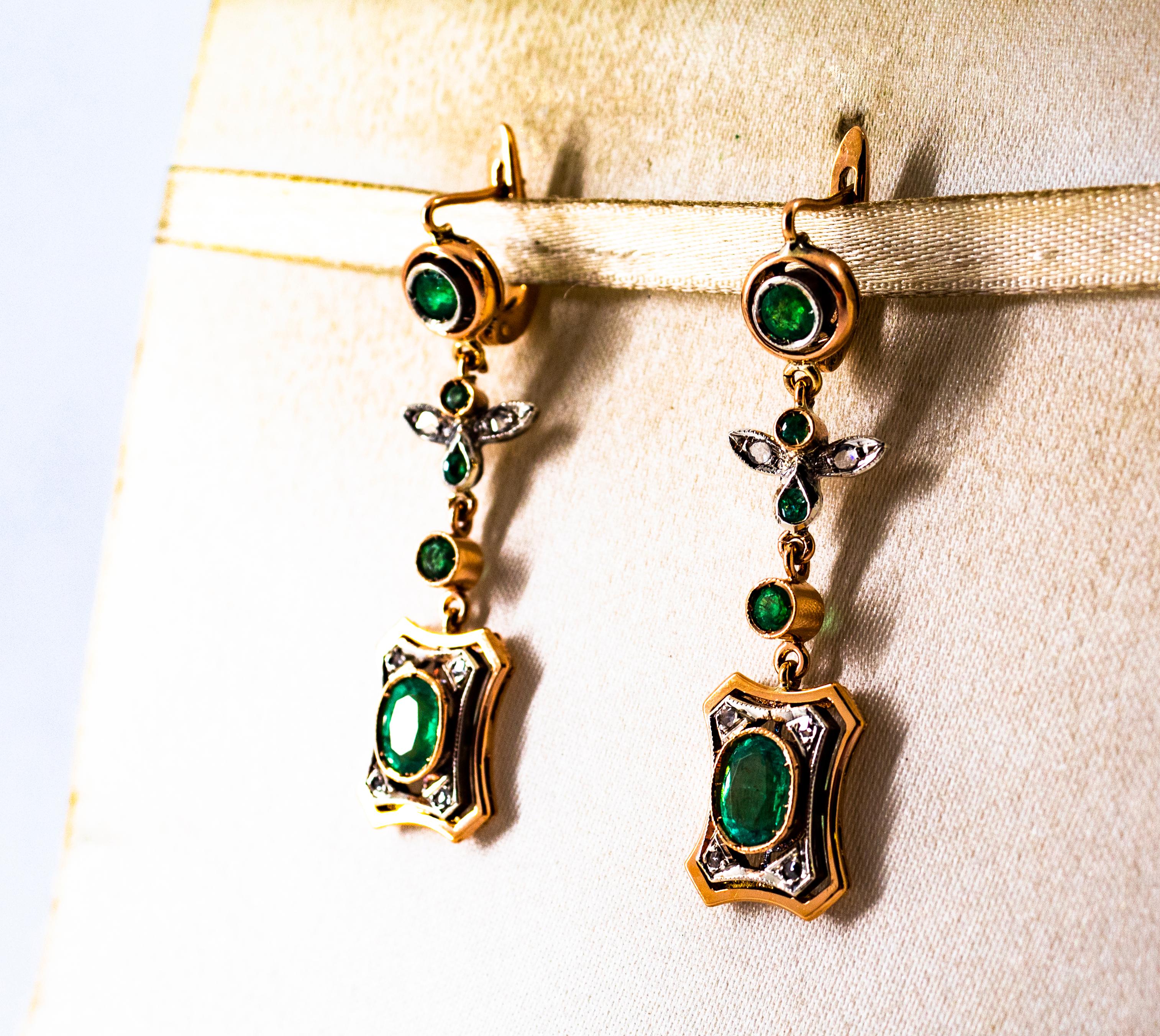 Boucles d'oreilles en or jaune de style Art déco avec diamants blancs taille rose de 2,60 carats et émeraudes en vente 3