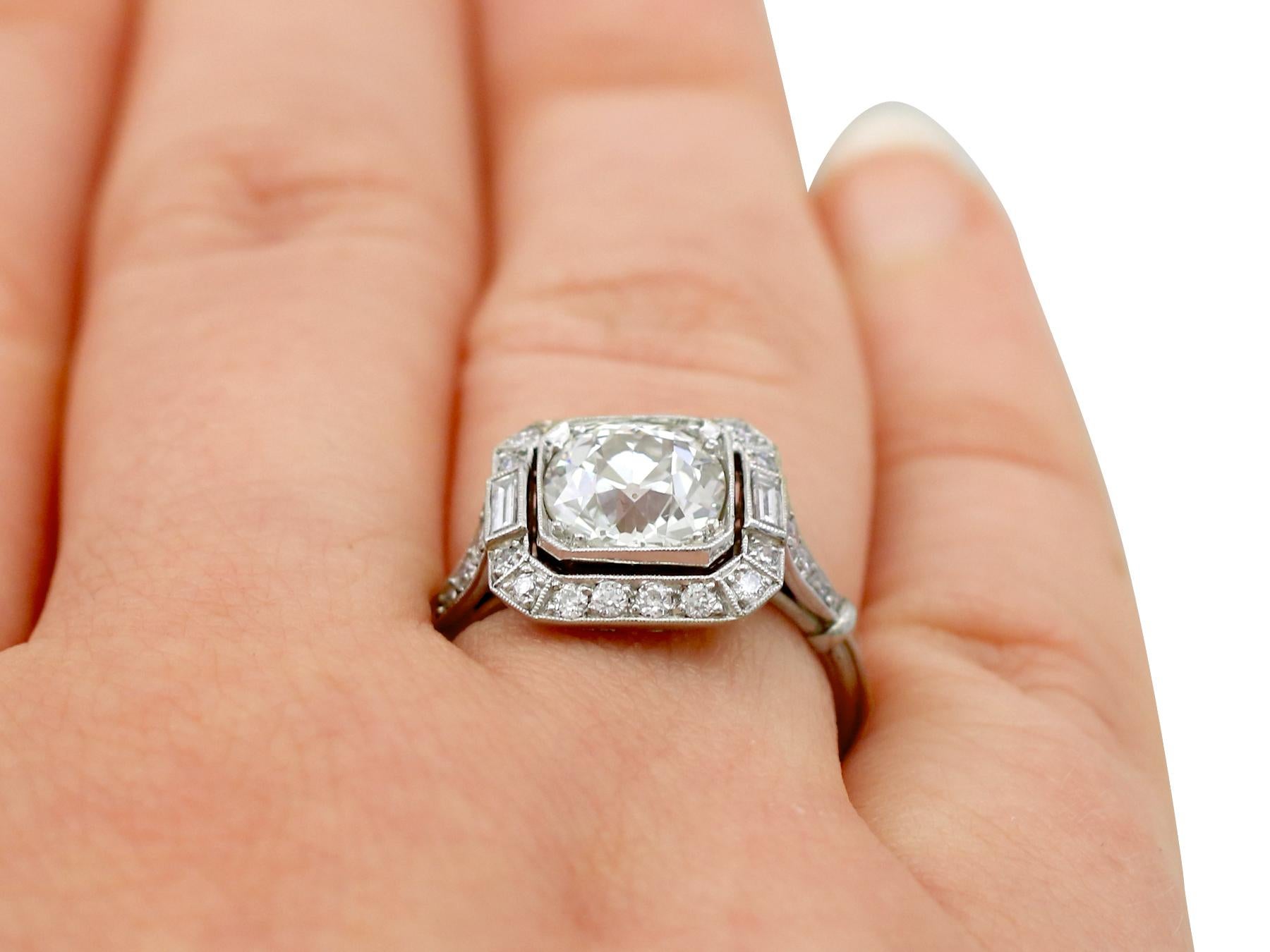 Women's or Men's Art Deco Style 2.89 Carat Diamond and Platinum Engagement Ring