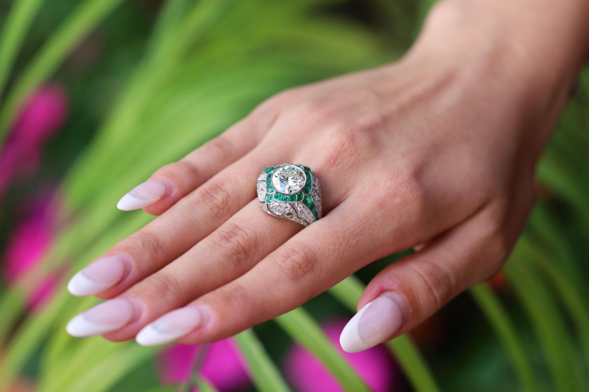 Art Deco Style 2.94 Carat Old European Cut Diamond and Emerald Bombè Ring For Sale 1