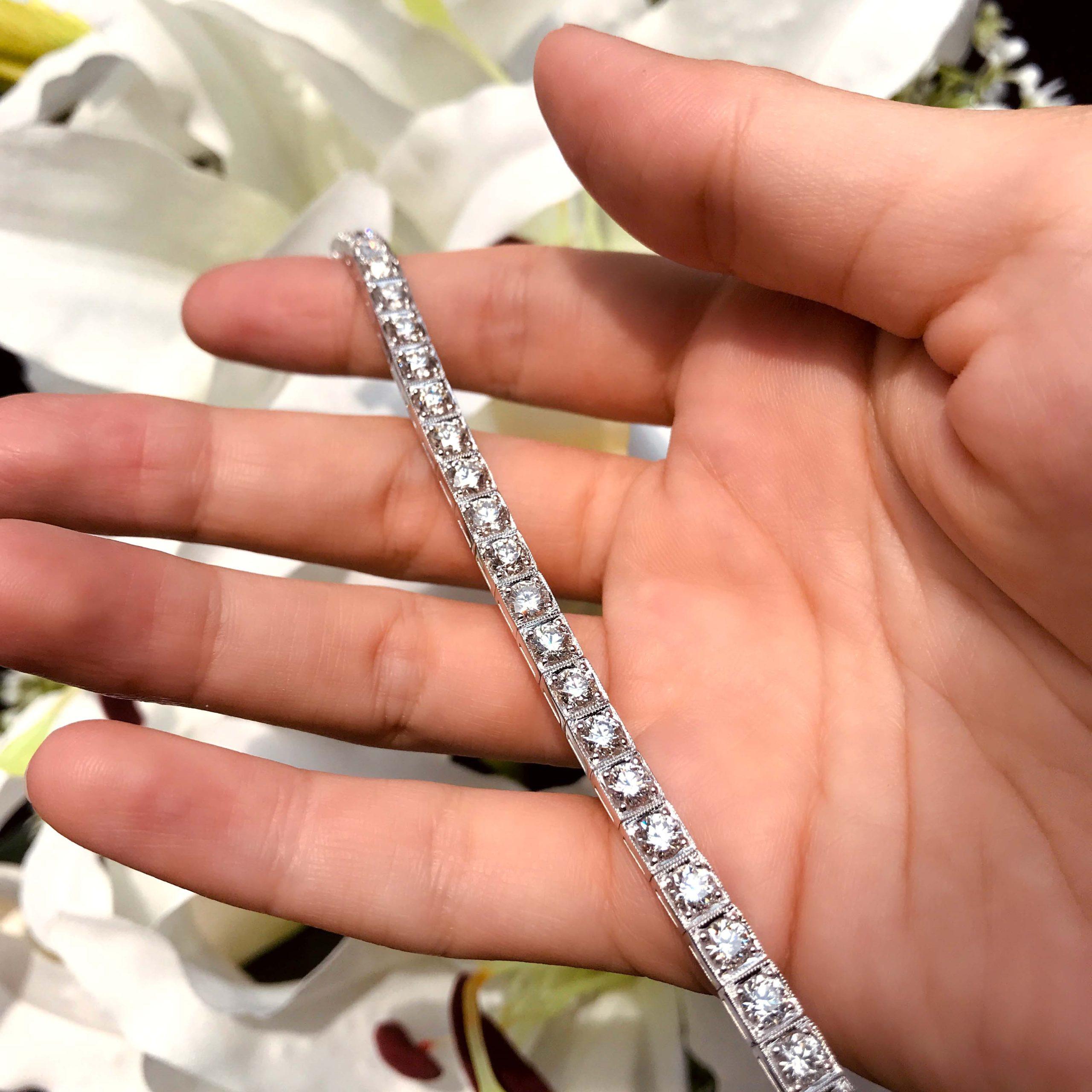 Art Deco Style 2.95 Ct. Diamond Milgrain Detail 14K White Gold Tennis Bracelet In condizioni Nuovo in vendita a Oakton, VA