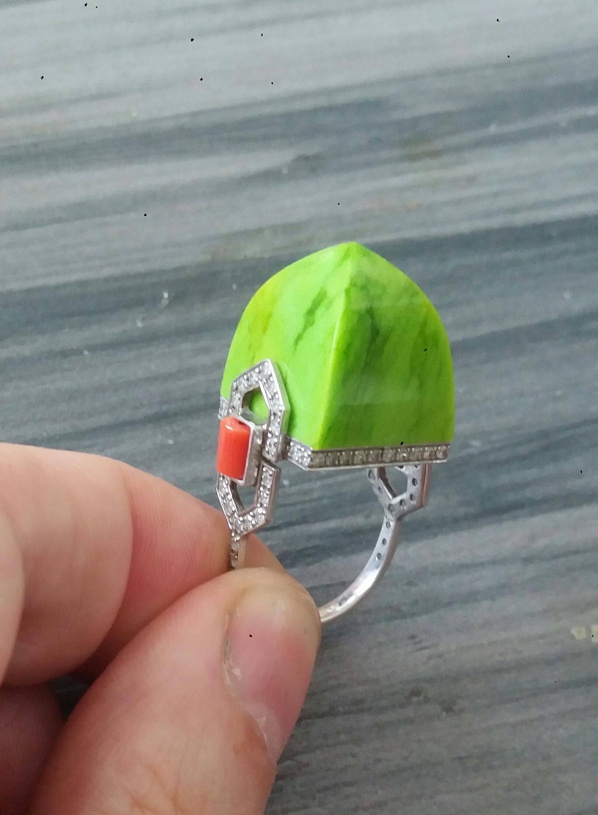 Estilo Art Déco  Anillo de cóctel de oro de 14 quilates con diamantes y pirámide de turquesa verde de 31 quilates en venta 4