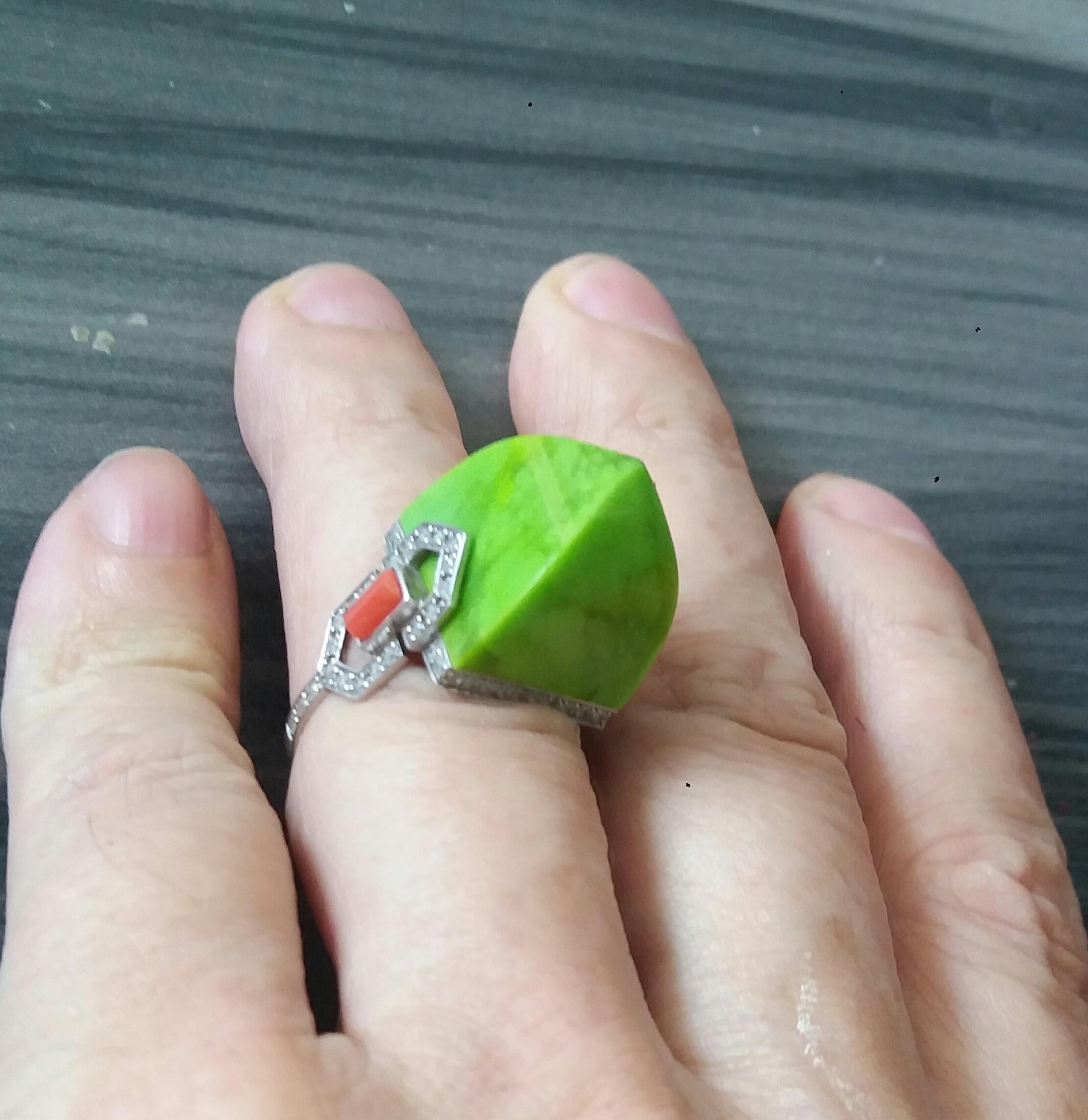 Estilo Art Déco  Anillo de cóctel de oro de 14 quilates con diamantes y pirámide de turquesa verde de 31 quilates en venta 9