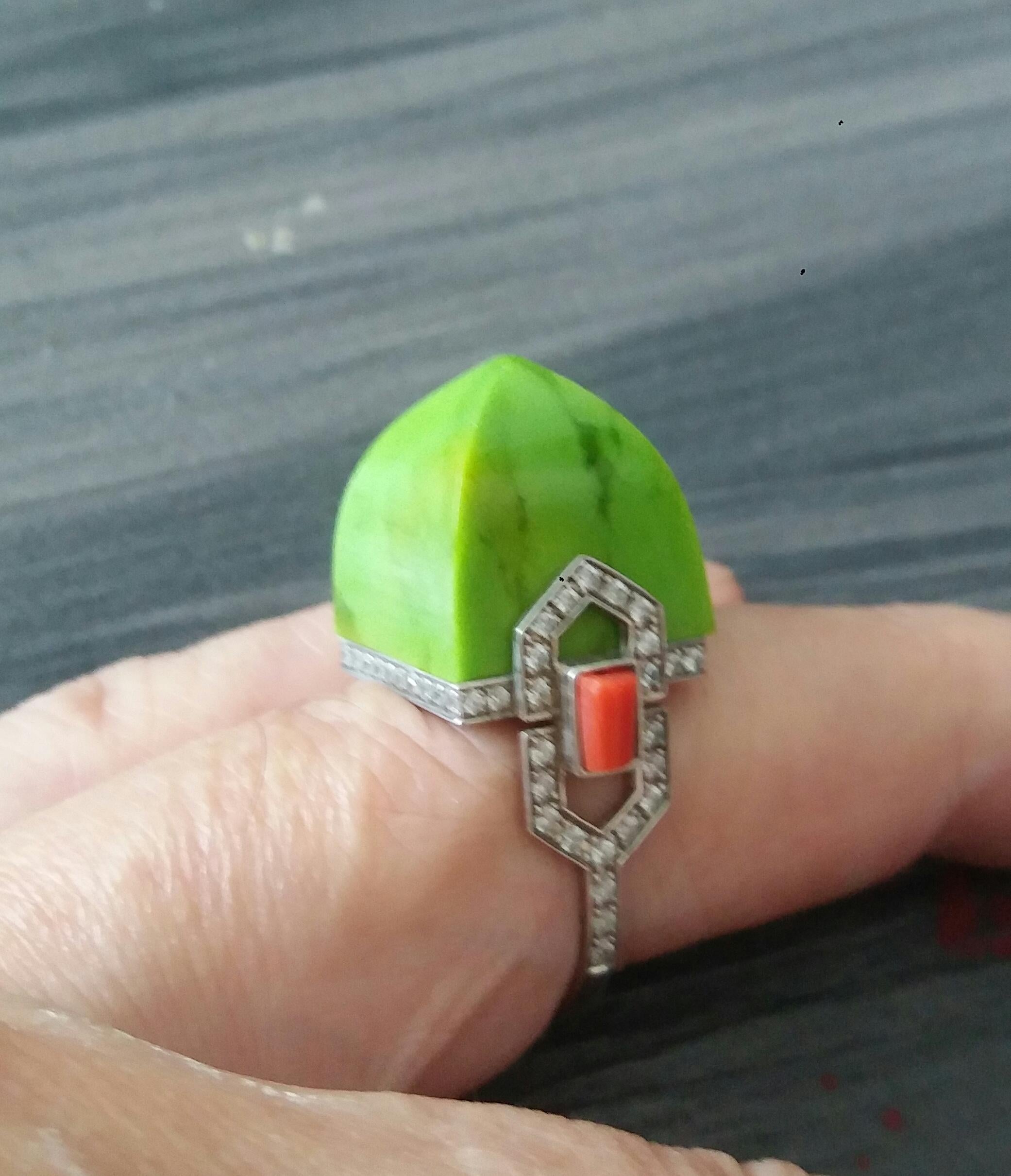 Estilo Art Déco  Anillo de cóctel de oro de 14 quilates con diamantes y pirámide de turquesa verde de 31 quilates en venta 11