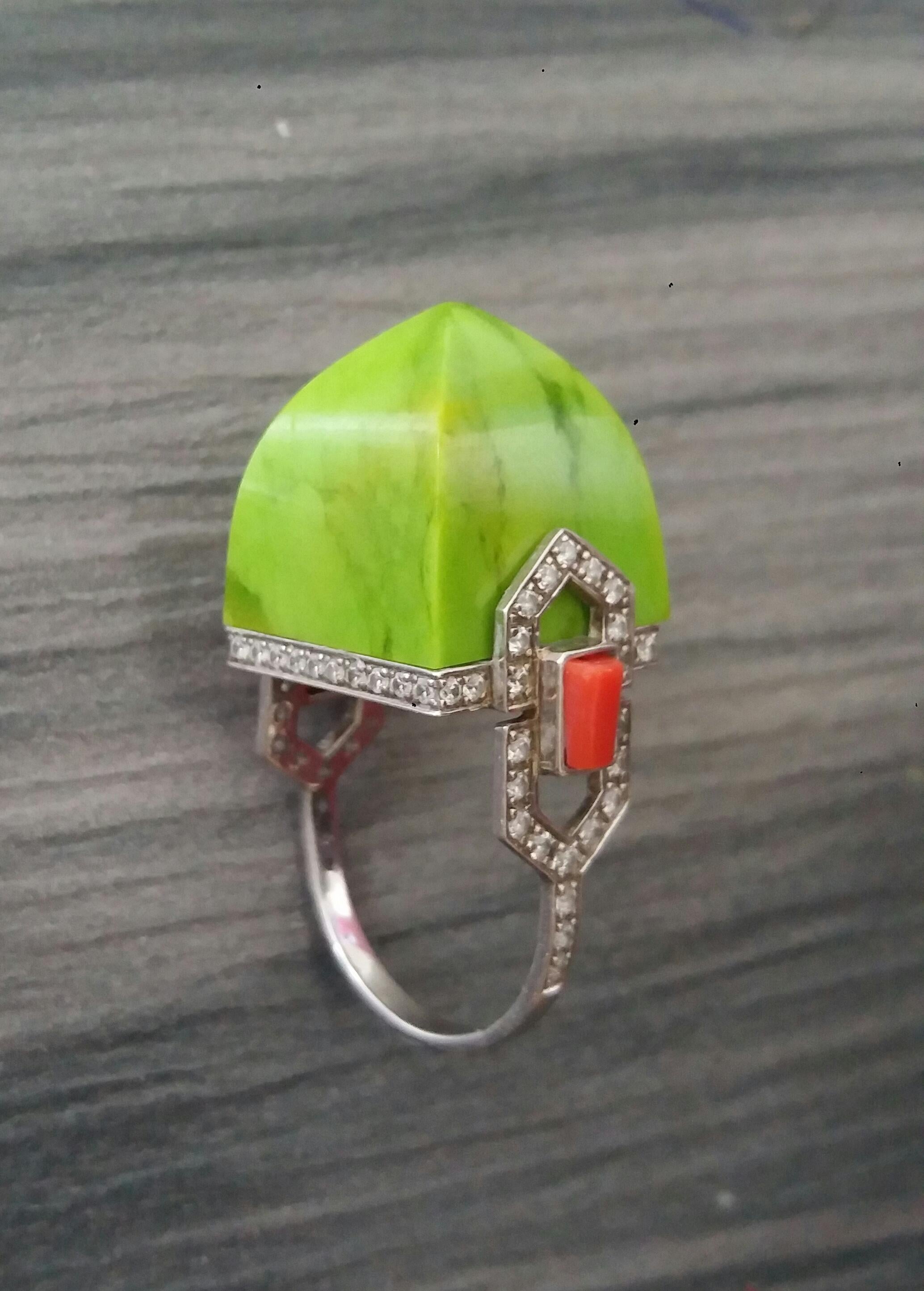 Estilo Art Déco  Anillo de cóctel de oro de 14 quilates con diamantes y pirámide de turquesa verde de 31 quilates Art Decó en venta