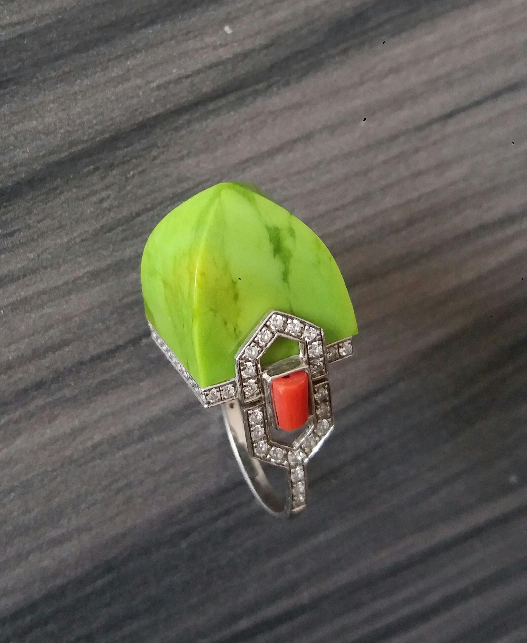 Estilo Art Déco  Anillo de cóctel de oro de 14 quilates con diamantes y pirámide de turquesa verde de 31 quilates en Nuevo estado para la venta en Bangkok, TH