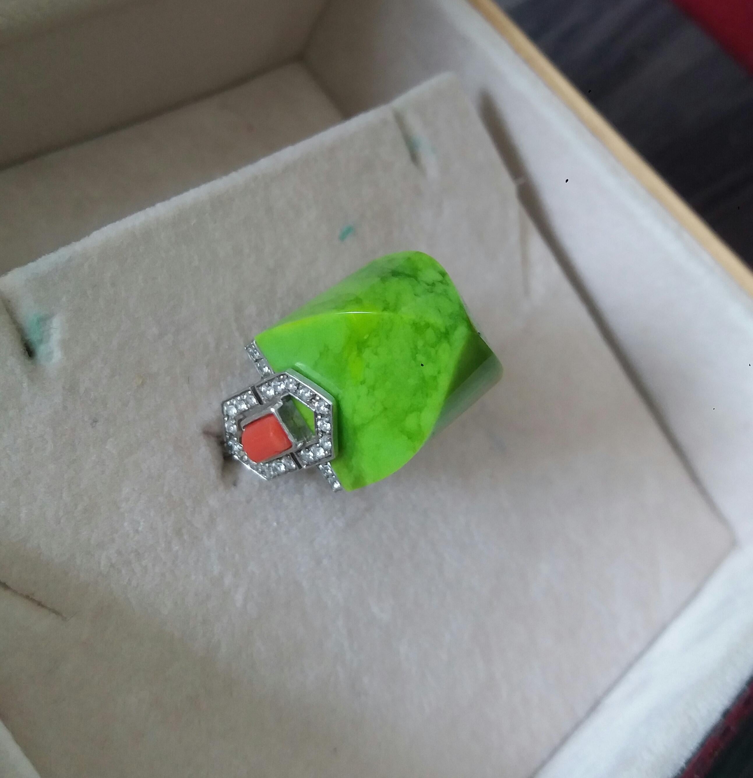 Art Deco Style  31 Carat Green Turquoise Pyramid 14K Gold Diamonds Cocktail Ring For Sale 1