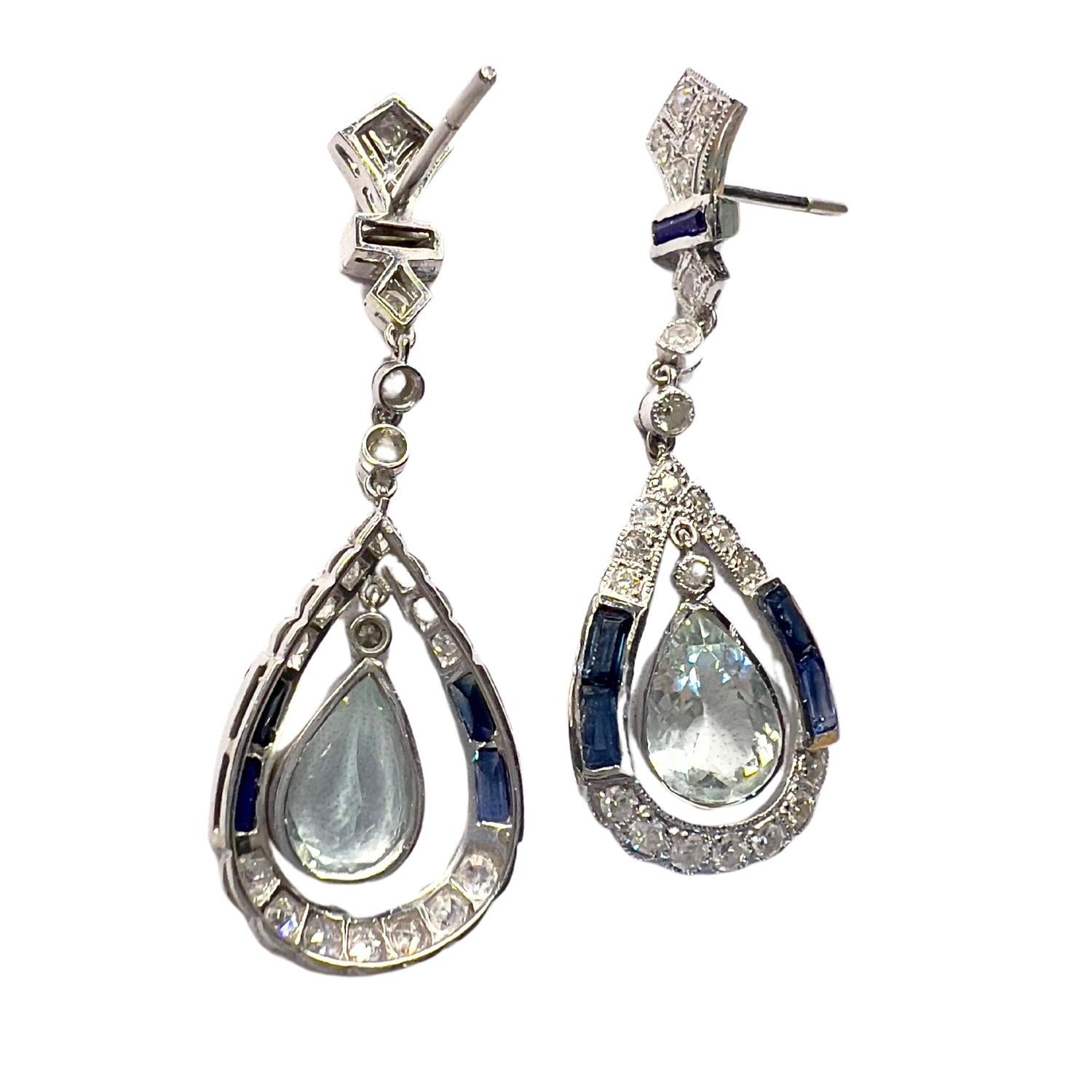 Art déco Style Art Déco  3.15 ct Aigue-marines 1.50 ct Saphirs 1.04 ct Diamants Boucles d'oreilles en vente