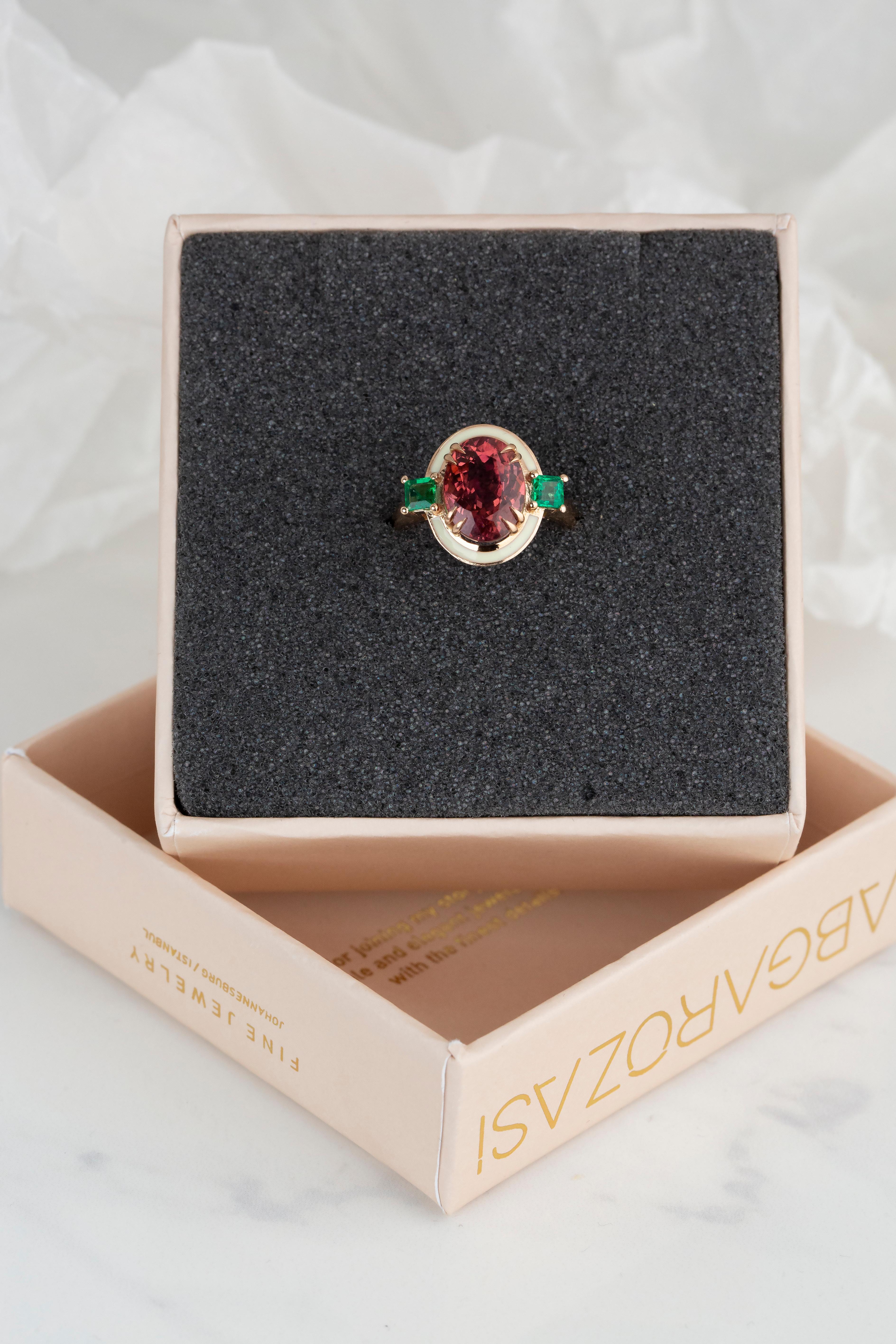 Women's Art Deco Style 3.30 Carat Emerald and Ruby 14k Gold Cocktail Ring For Sale
