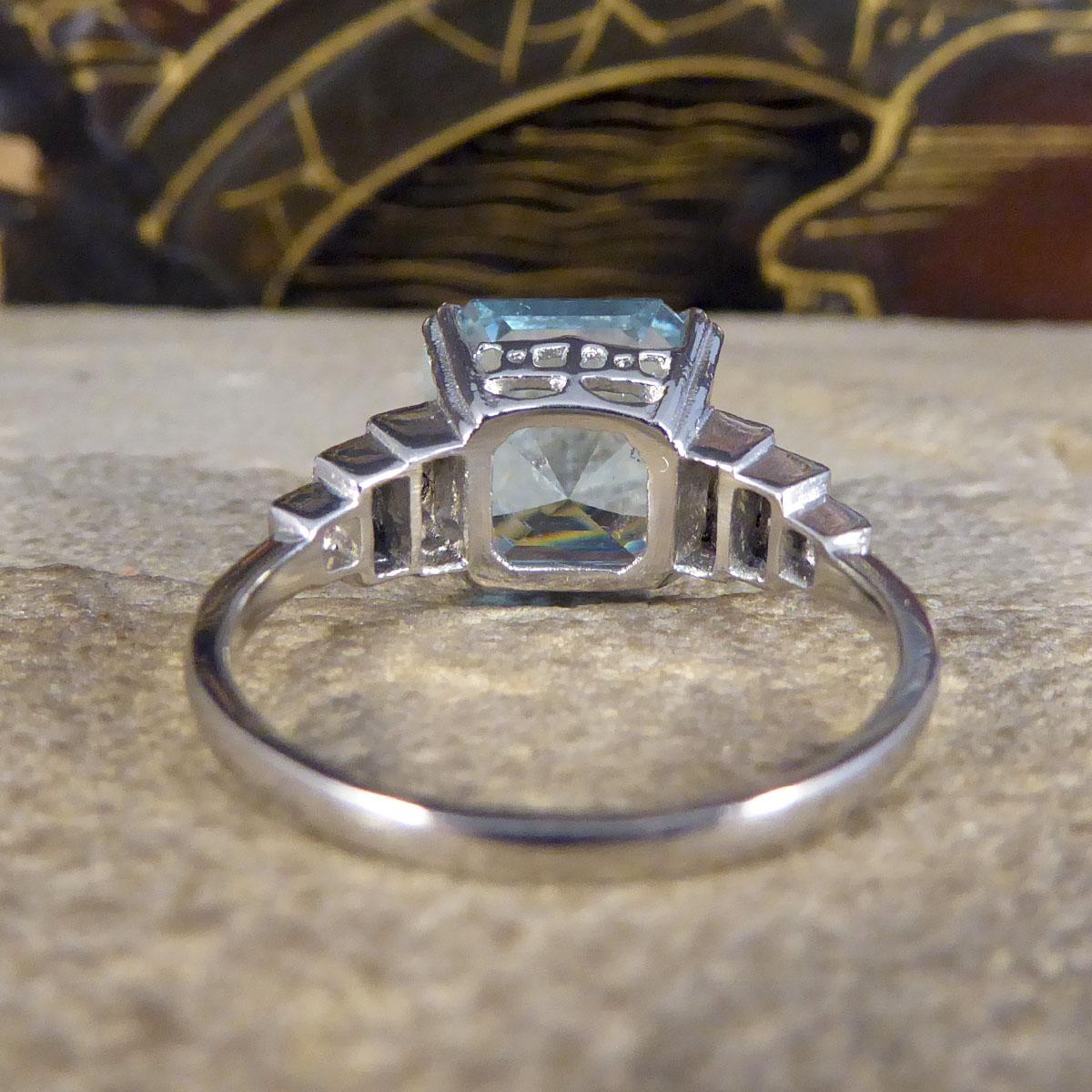 Ring aus Platin mit 3,50 Karat Aquamarin im Asscher-Schliff und Diamant im Art déco-Stil für Damen oder Herren