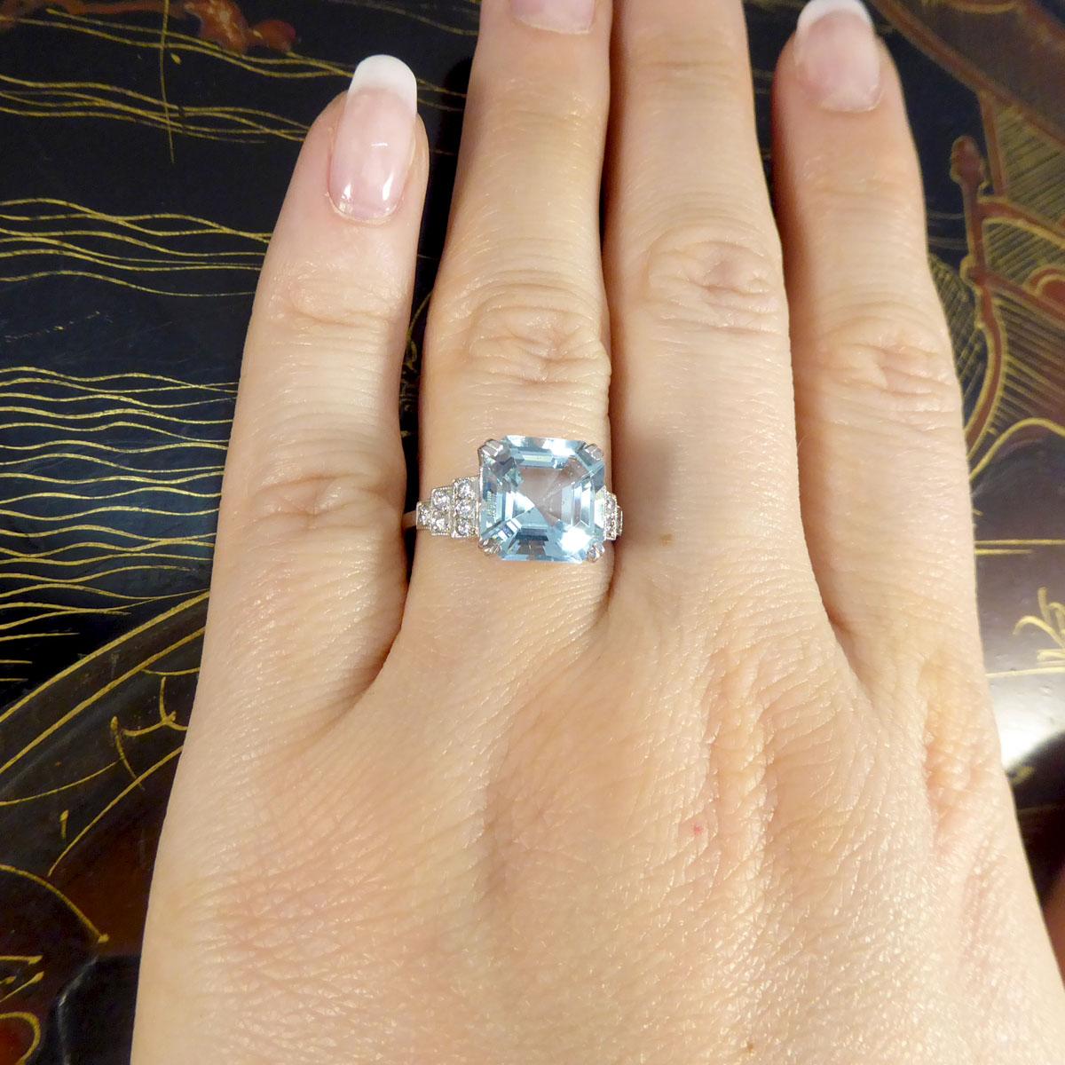 Ring aus Platin mit 3,50 Karat Aquamarin im Asscher-Schliff und Diamant im Art déco-Stil 3