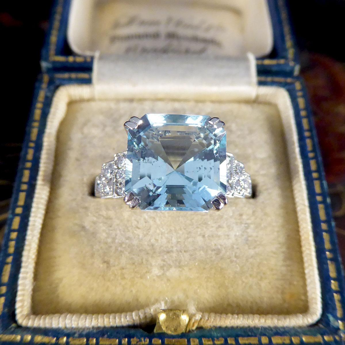Ring aus Platin mit 3,50 Karat Aquamarin im Asscher-Schliff und Diamant im Art déco-Stil 4