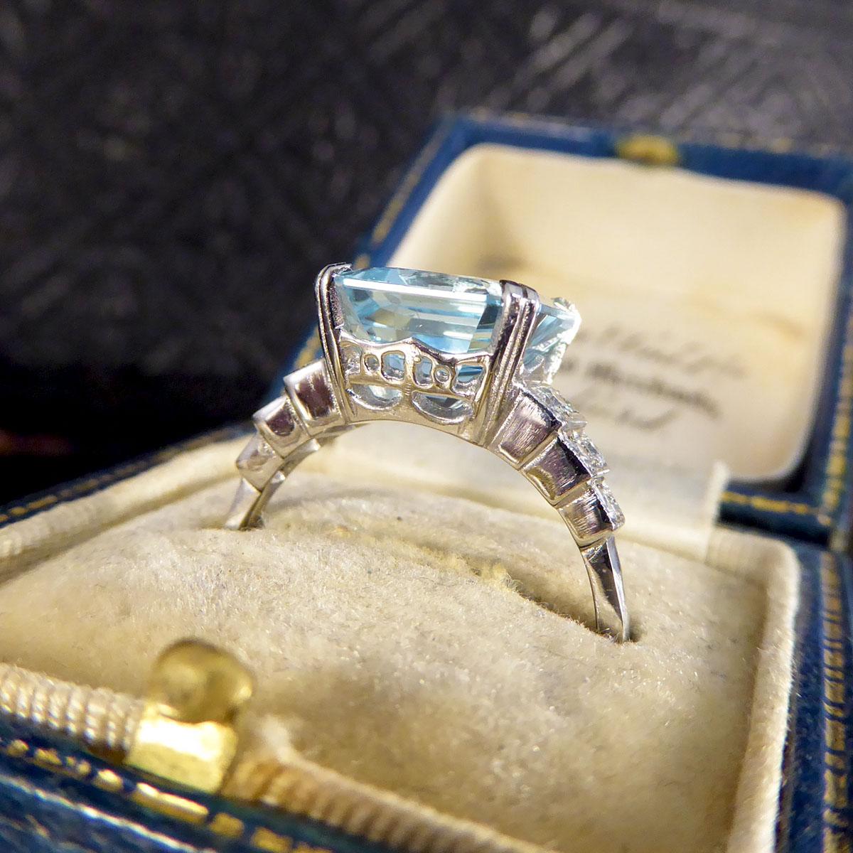Ring aus Platin mit 3,50 Karat Aquamarin im Asscher-Schliff und Diamant im Art déco-Stil 5