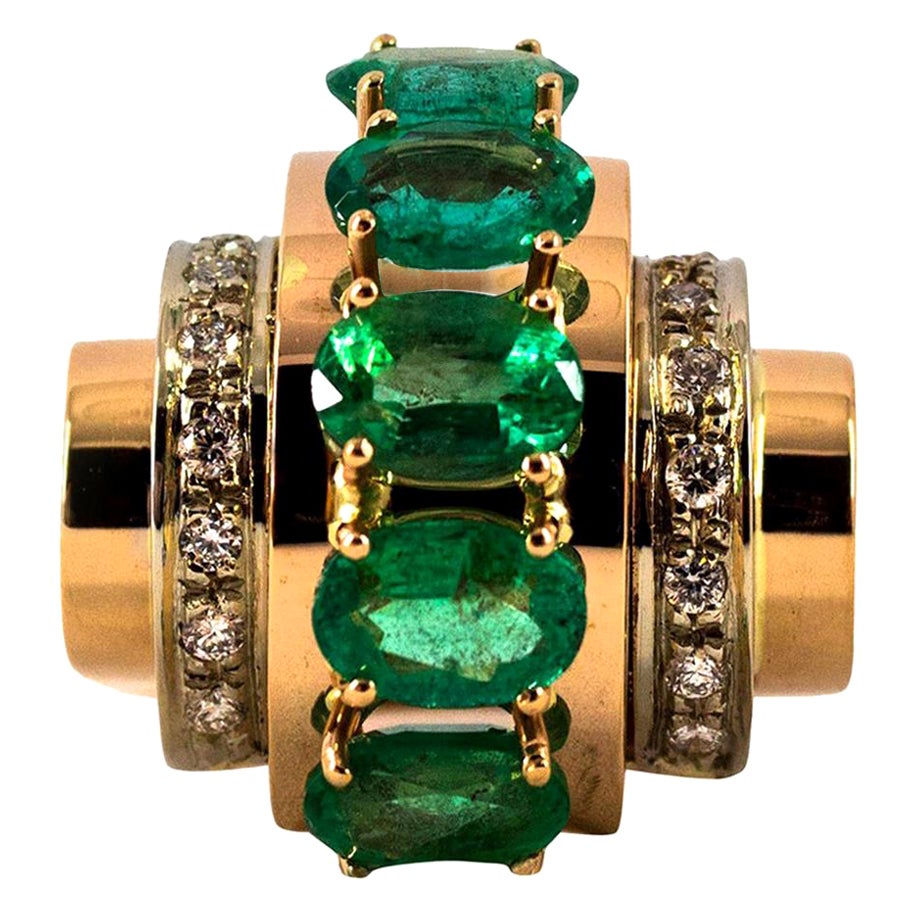 Art Deco Style 4.30 Carat White Diamond Emerald Yellow Gold Cocktail Ring For Sale