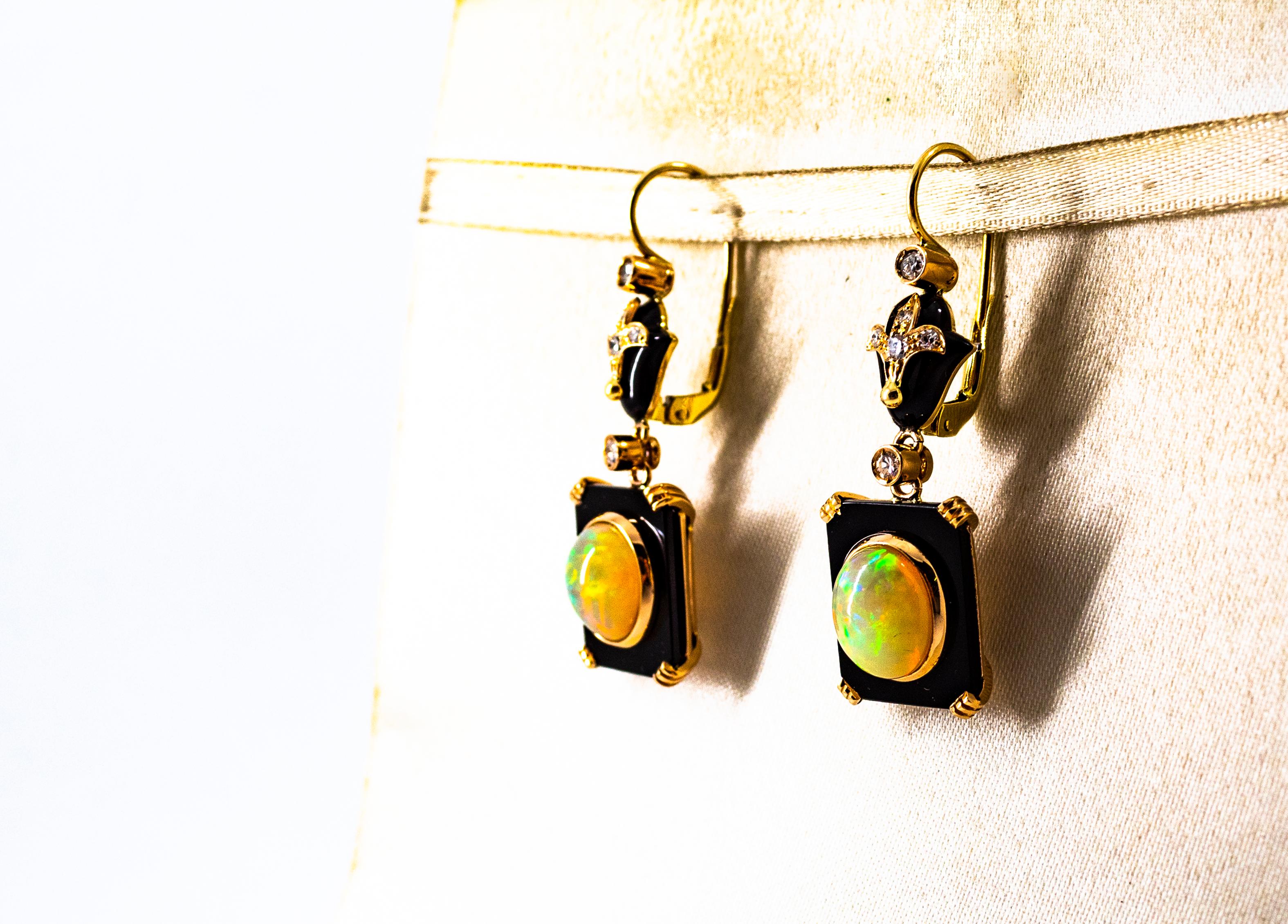 Boucles d'oreilles en goutte de style Art déco en or jaune avec opale et onyx blancs de 4,46 carats en vente 3