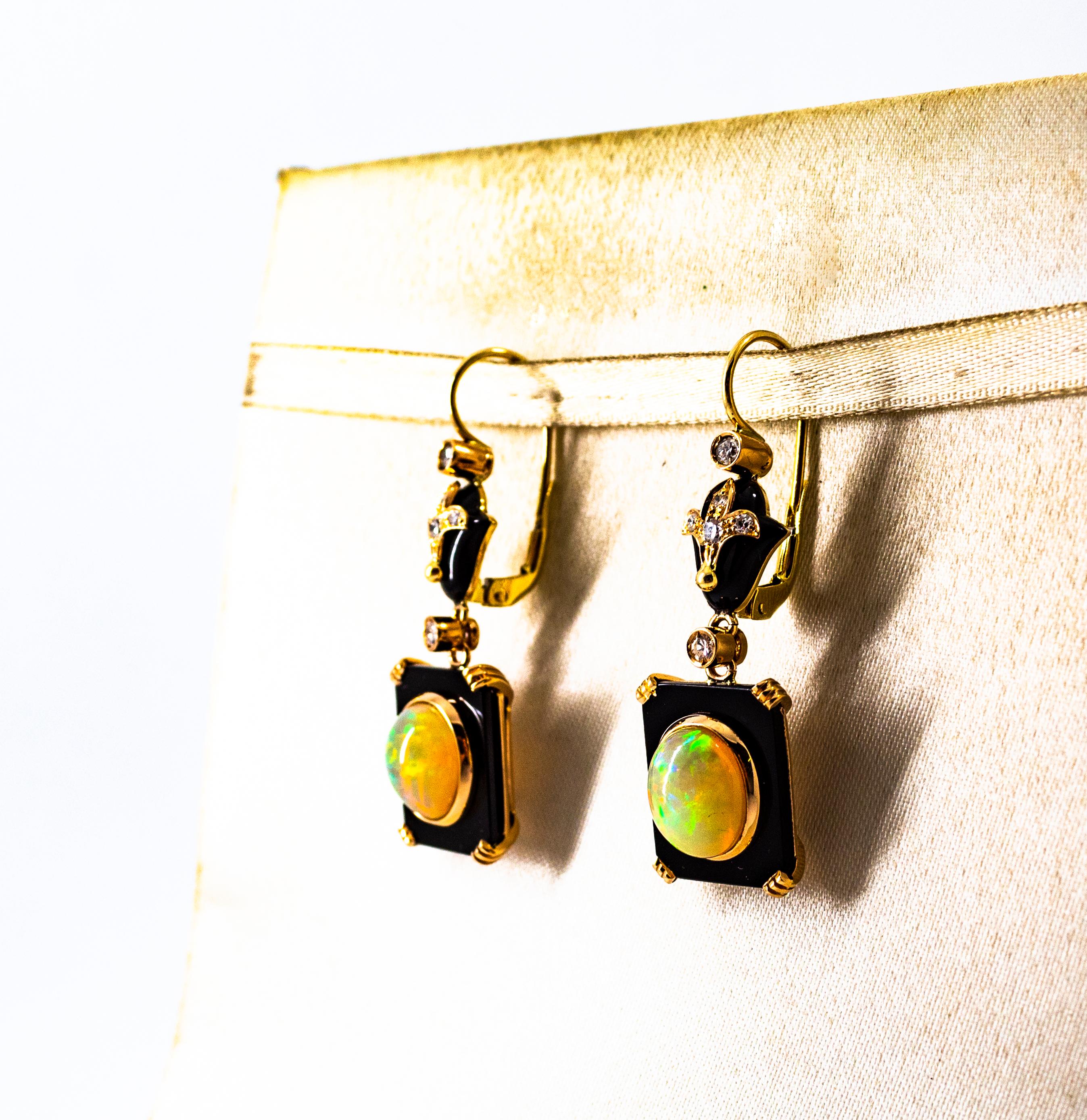 Boucles d'oreilles en goutte de style Art déco en or jaune avec opale et onyx blancs de 4,46 carats en vente 4