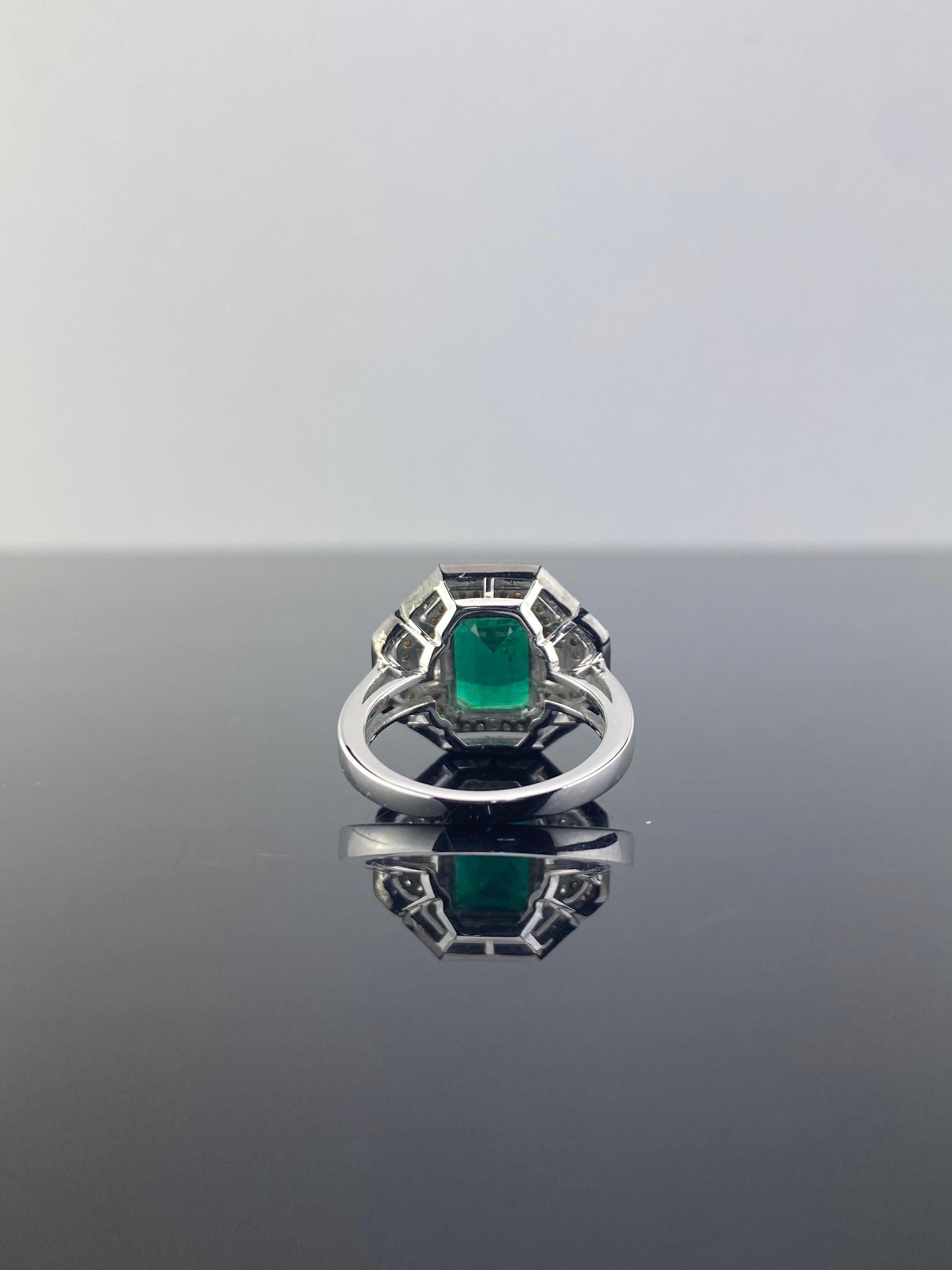 Art Deco Style 4.91ctw Fine Quality Emerald & Diamond Shield French Pave Ring  For Sale 4