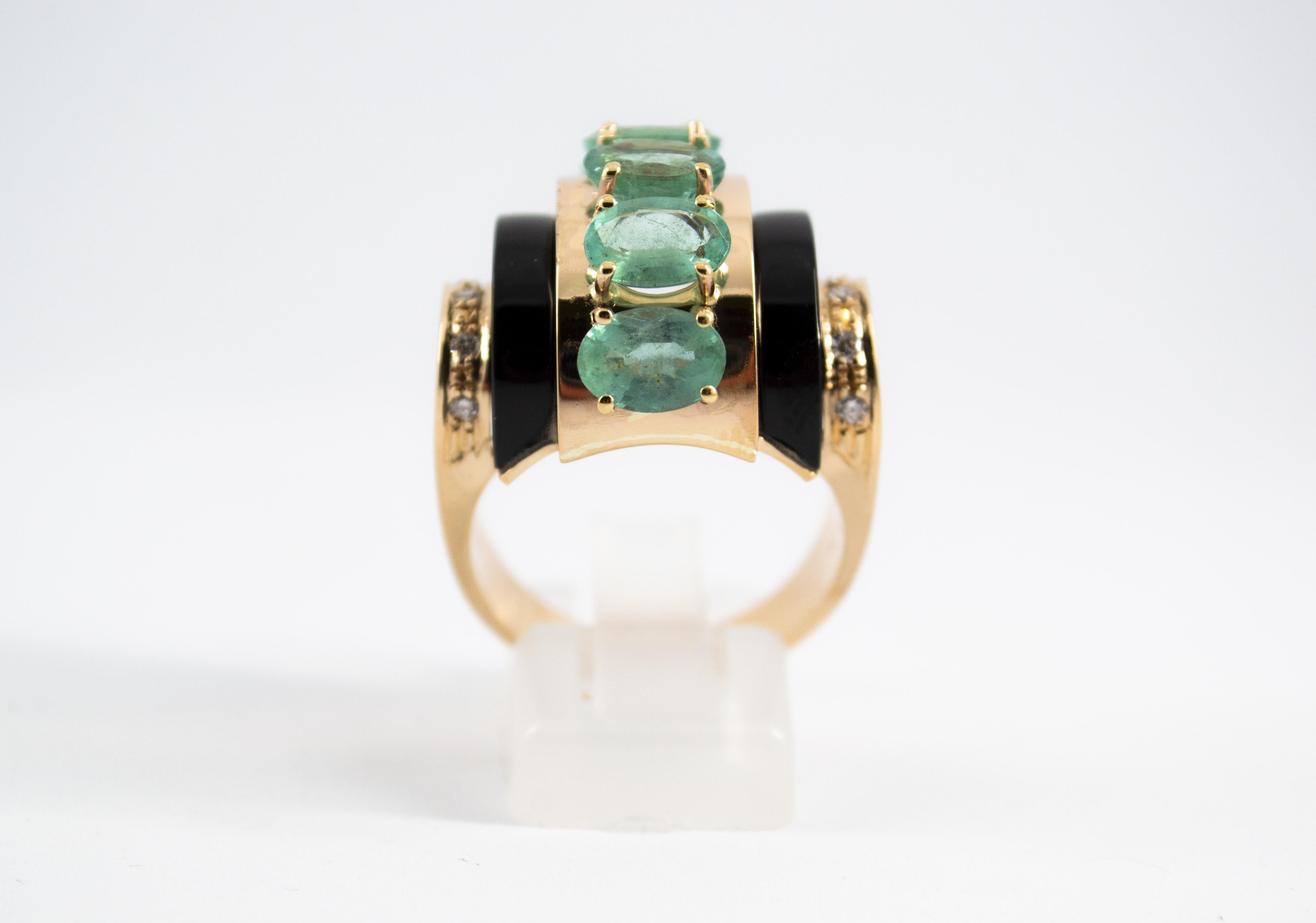 Brilliant Cut Art Deco Style 5.15 Carat White Diamond Emerald Onyx Yellow Gold Cocktail Ring For Sale