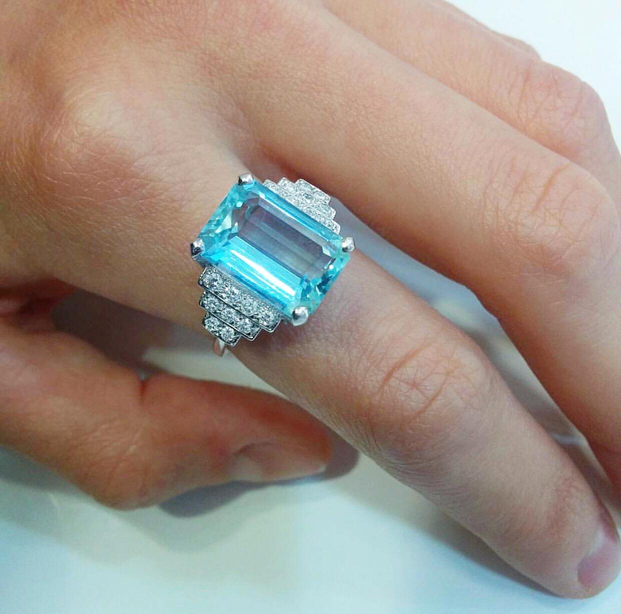 Art Deco Style 5.60 Carat Aquamarine and Diamond Dress Ring In Good Condition In London, GB