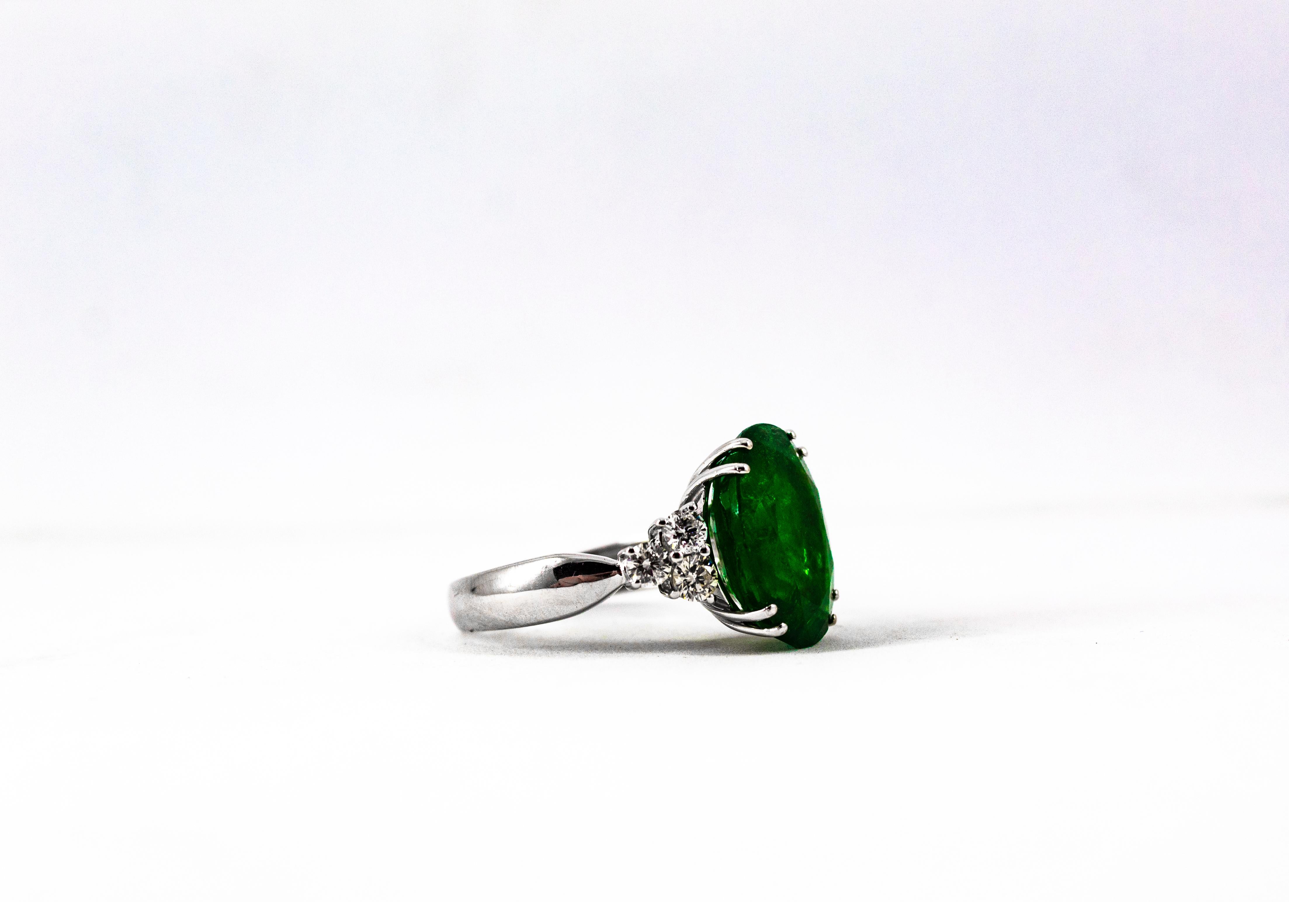 Anillo de cóctel de oro blanco con esmeralda de 6,42 quilates y diamante blanco de 0,60 quilates, estilo art déco en venta 9