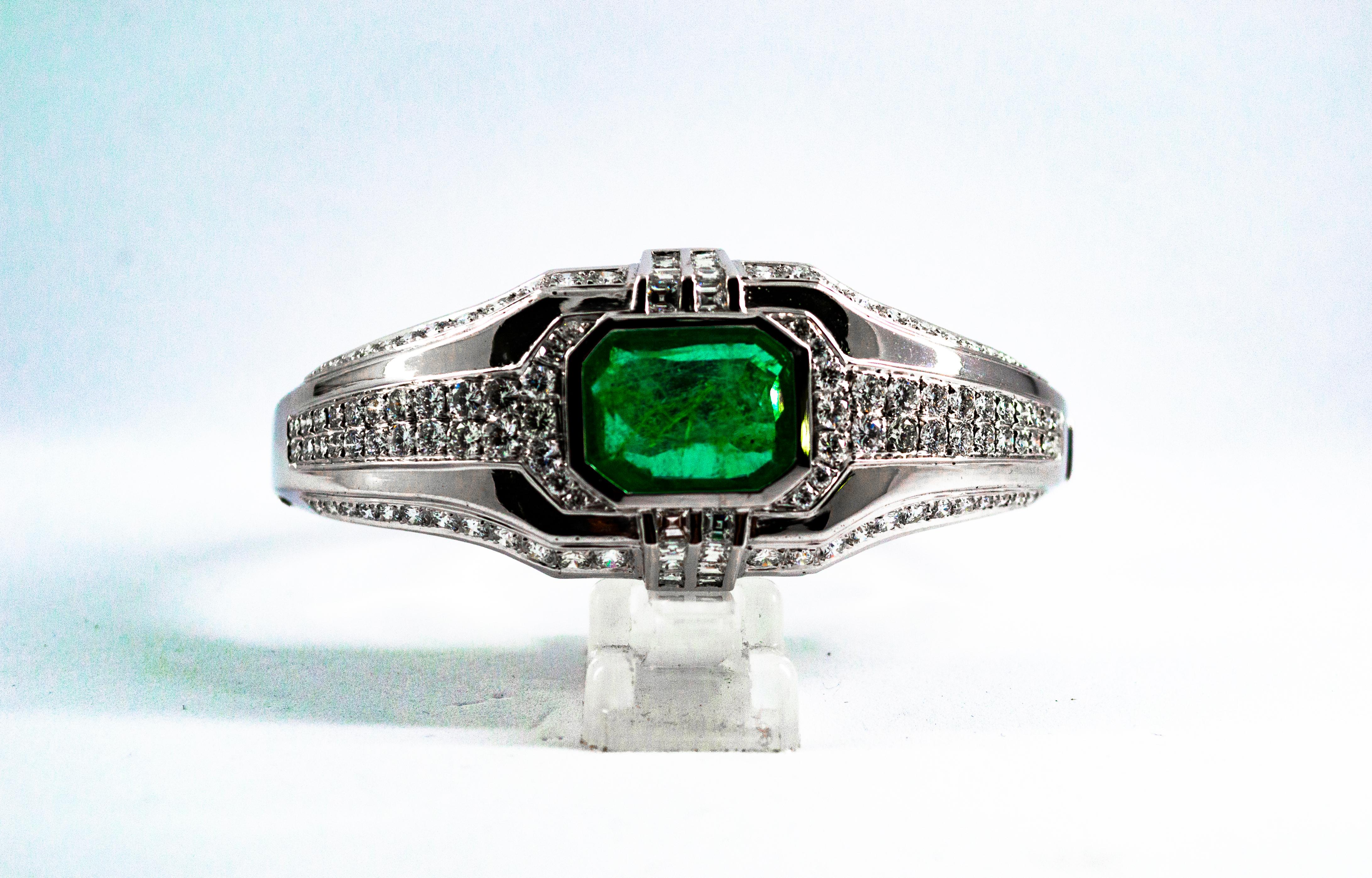 Art Deco Style 7.10 Carat Emerald 7.40 Carat White Diamond White Gold Bracelet en venta 7