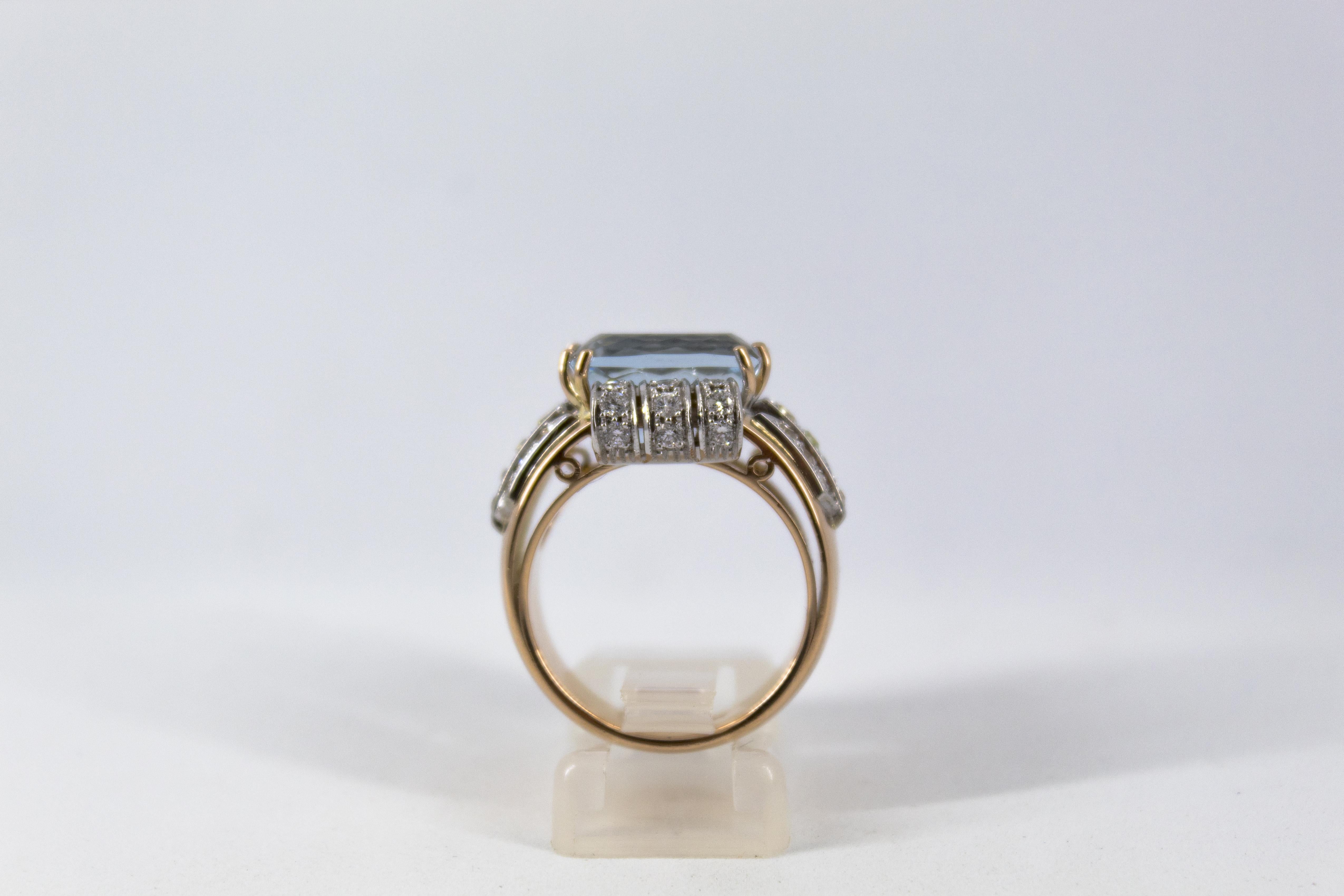Anello in oro giallo con acquamarina da 7,18 carati e diamanti da 0,94 carati in stile Art Deco In condizioni Nuovo a Naples, IT