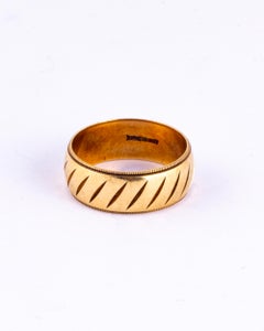 Art Deco Style 9 Carat Gold Fancy Band