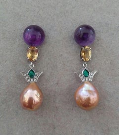 Orecchini di perle barocche in stile Art Déco con ametista e citrino, oro e diamanti.