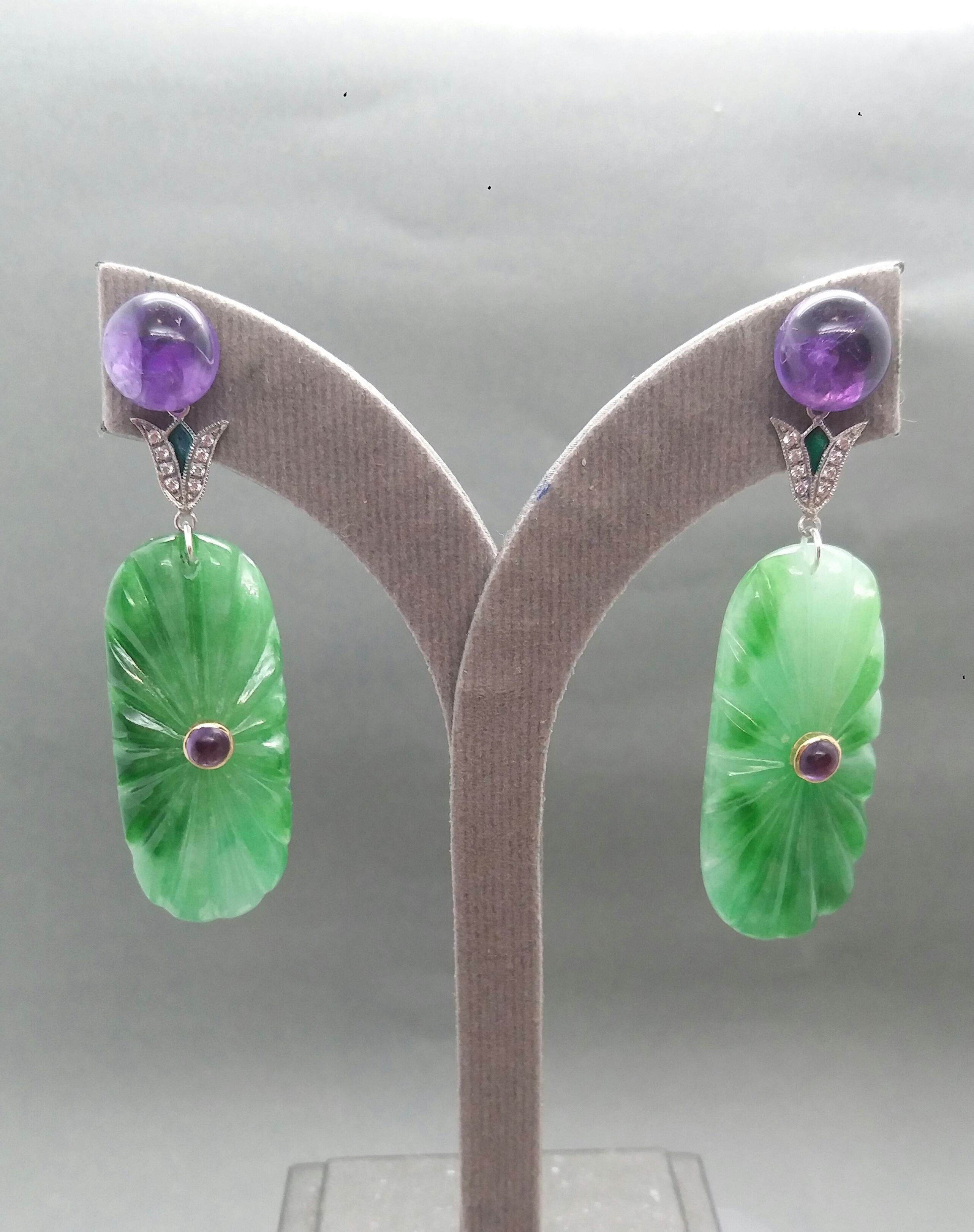 Orecchini a goccia in stile Art Deco con ametista, oro e diamanti, smalto verde e incisione su giada in vendita 3