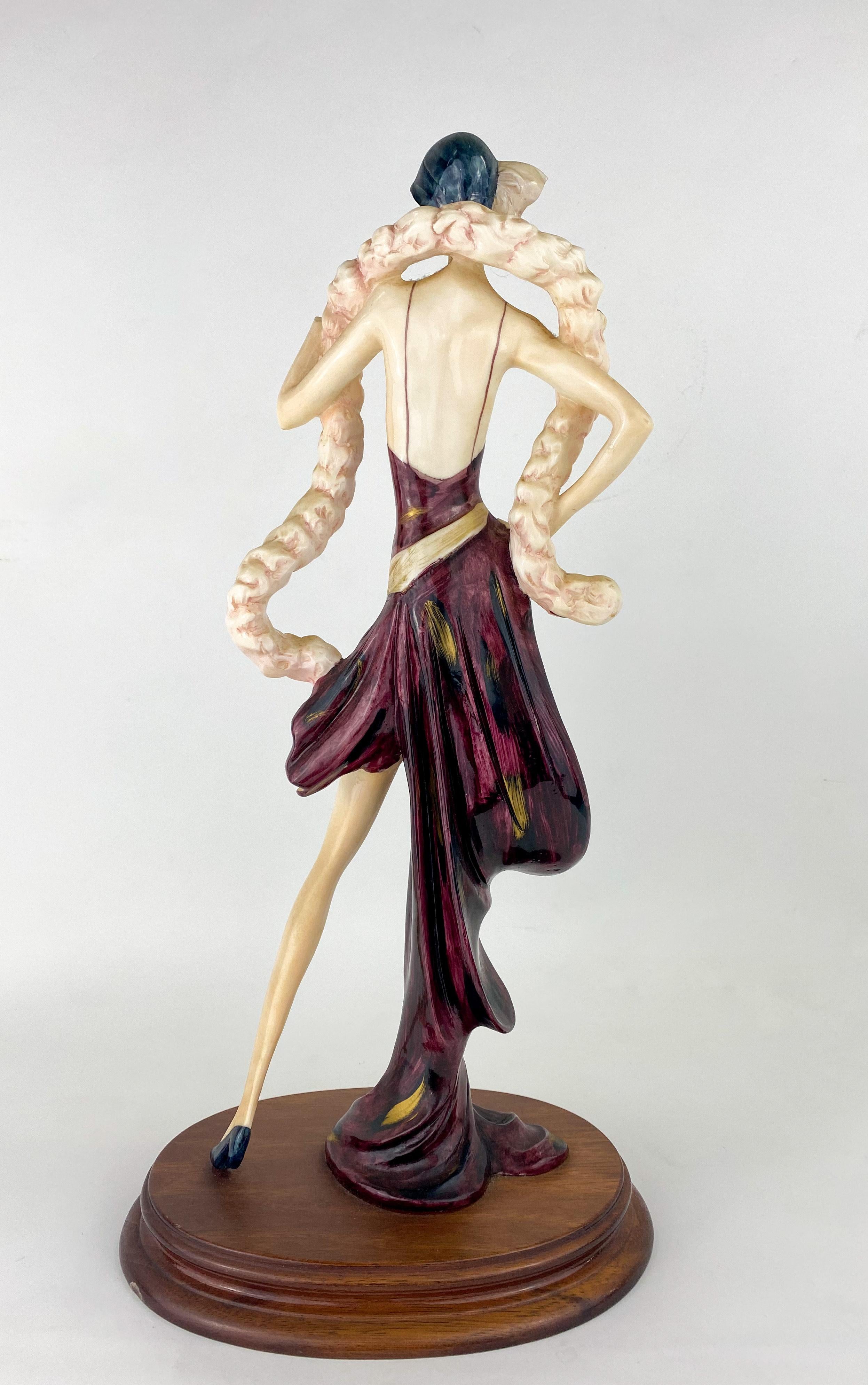 italien Sculpture en albâtre d'une dame Santini de style Art Déco Amilcare