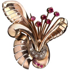 Art Deco Style and Period Ruby and Diamond Gold Brooch, Italy, 1940s