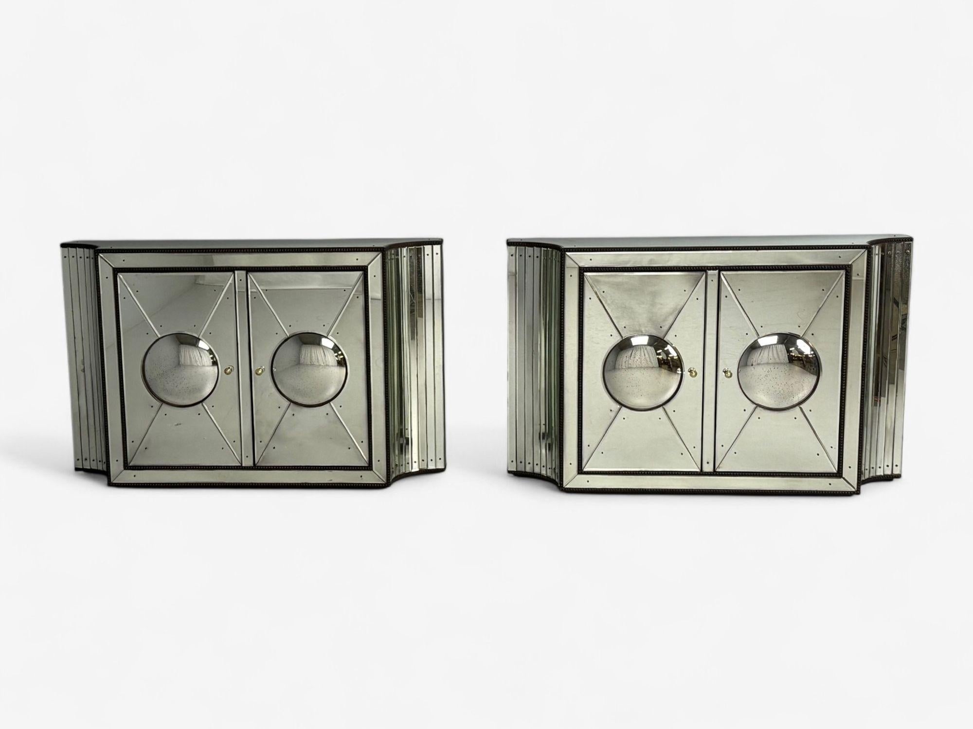 Art Déco Stile Deco, Vetro antico, Legno dipinto, Armadi a specchio concavi in vendita