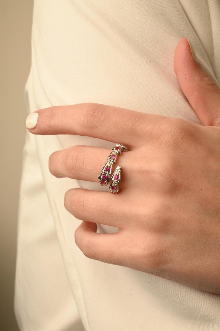En venta: Anillo Cóctel Serpiente Antiguo de Rubíes y Diamantes Estilo Art Déco en Oro Blanco de 14k  13