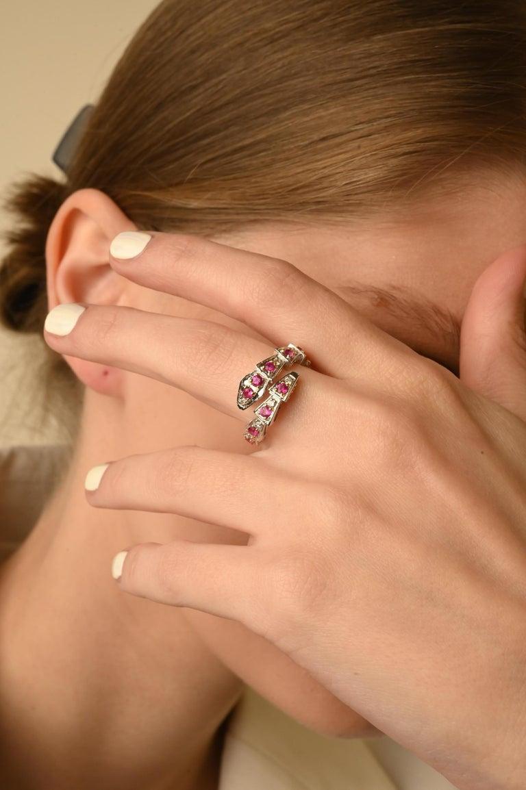 En venta: Anillo Cóctel Serpiente Antiguo de Rubíes y Diamantes Estilo Art Déco en Oro Blanco de 14k  9